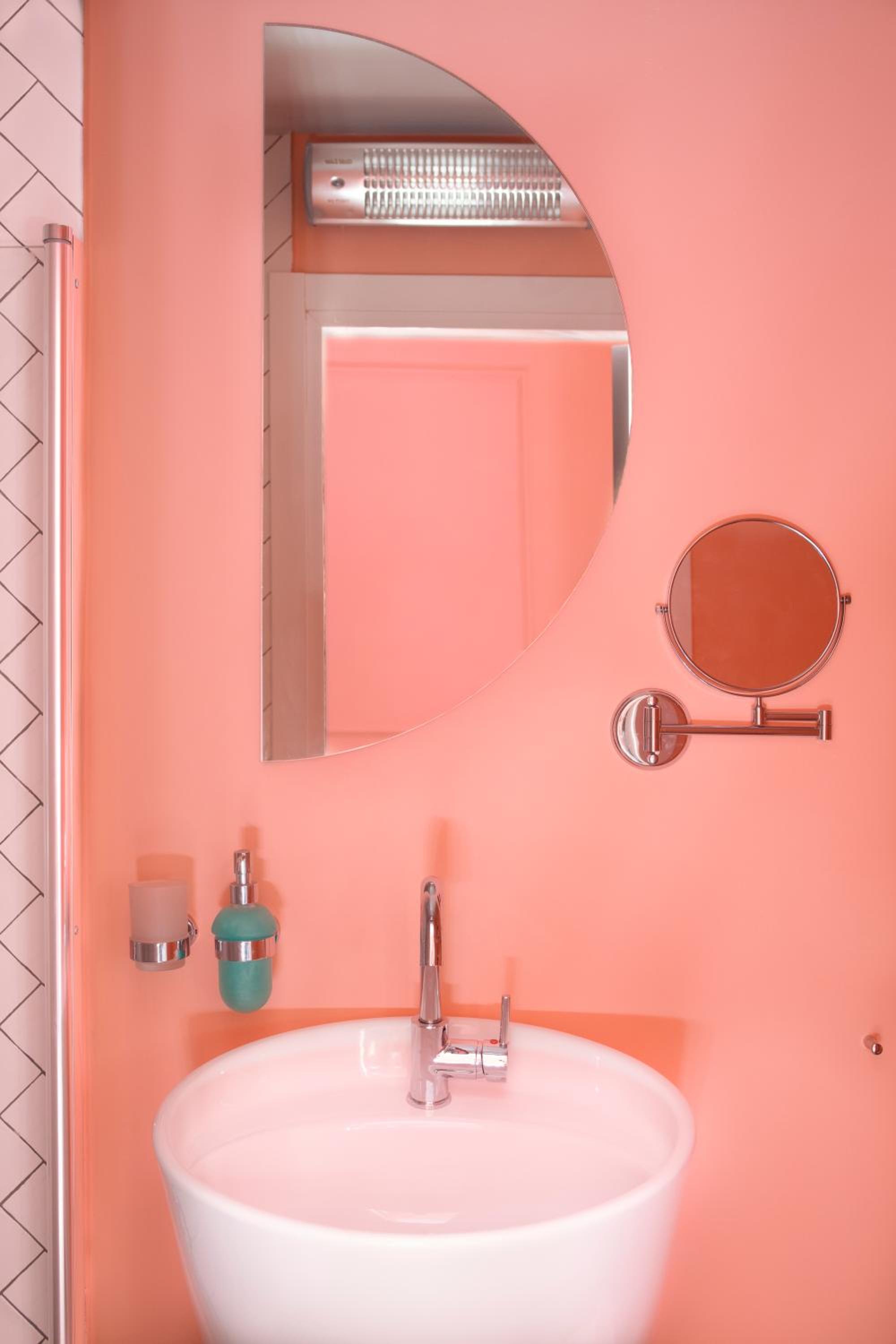 Glamorous Pink Pearl Studio Beach view 4