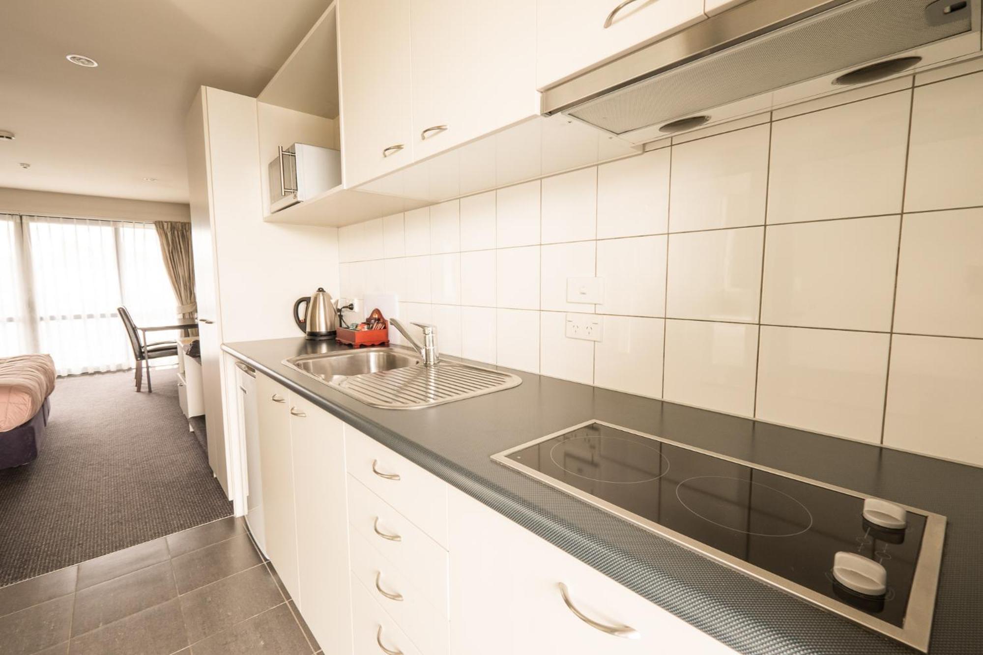 Azena Suites & Apartment