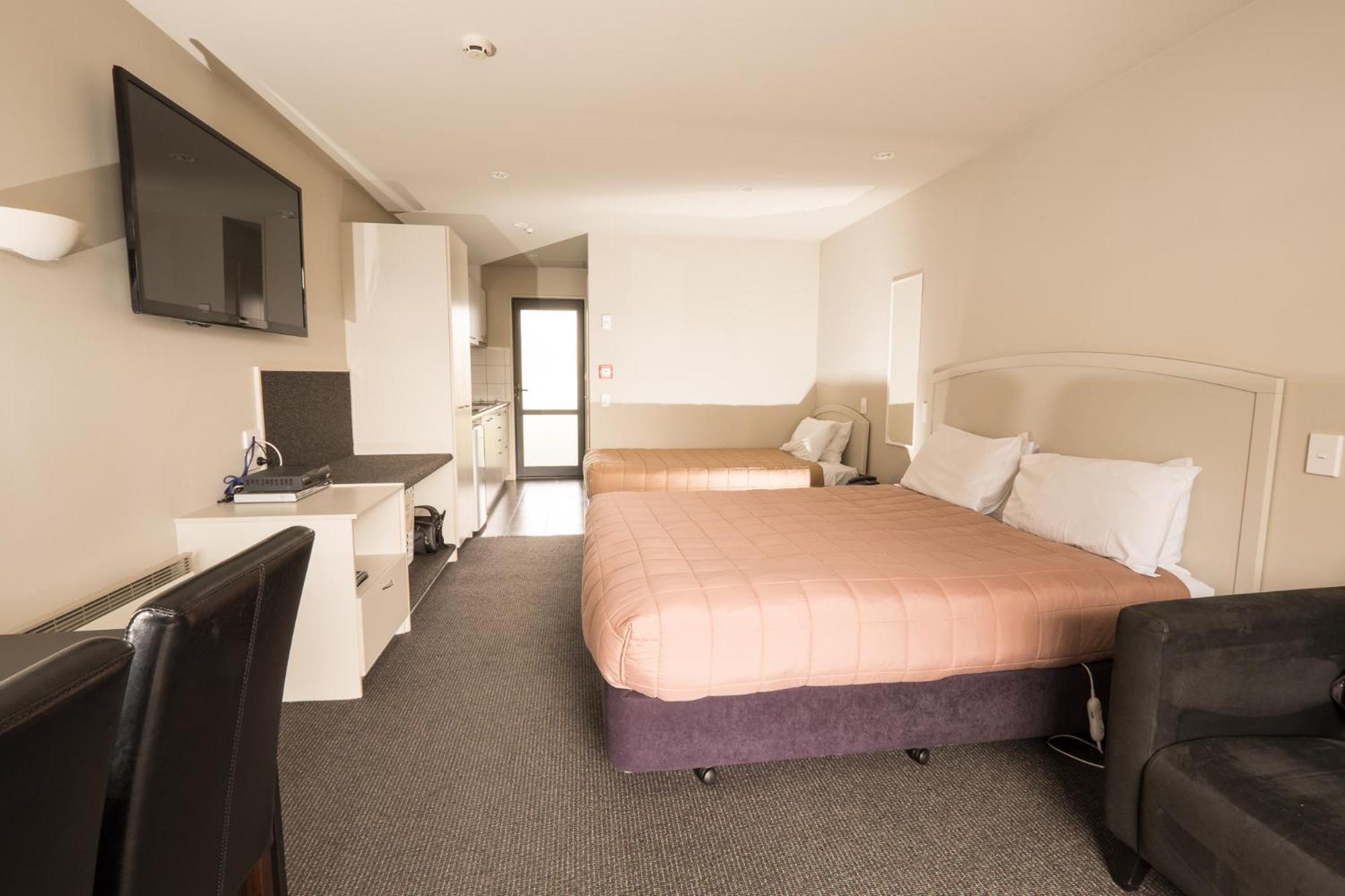 Azena Suites & Apartment