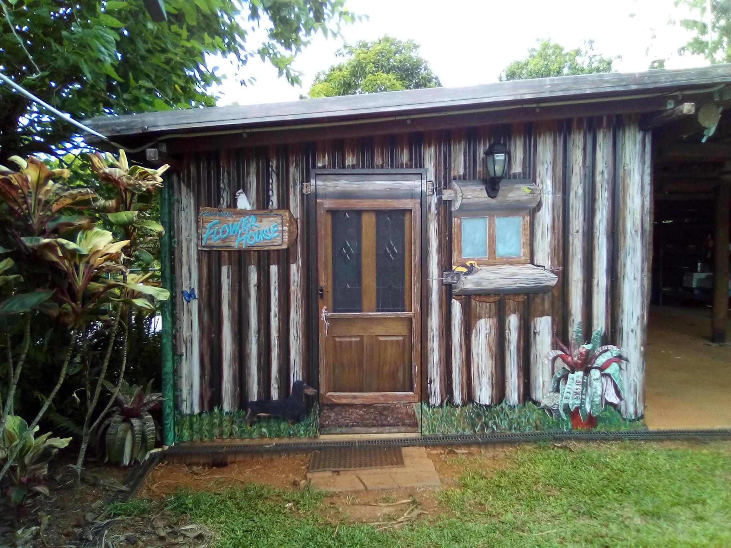 Mena Creek Flower House