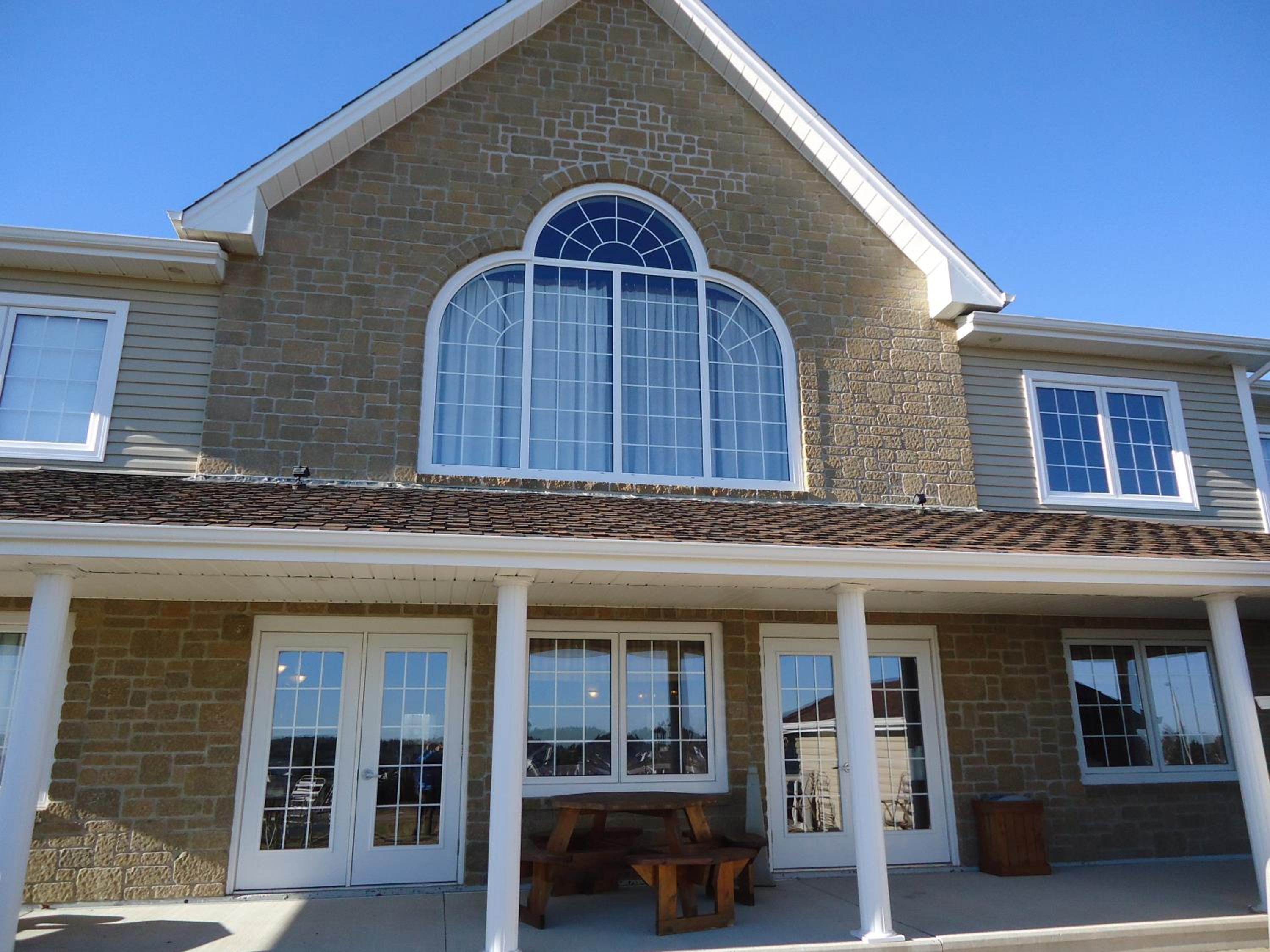 Auberge Bouctouche Inn & Suites