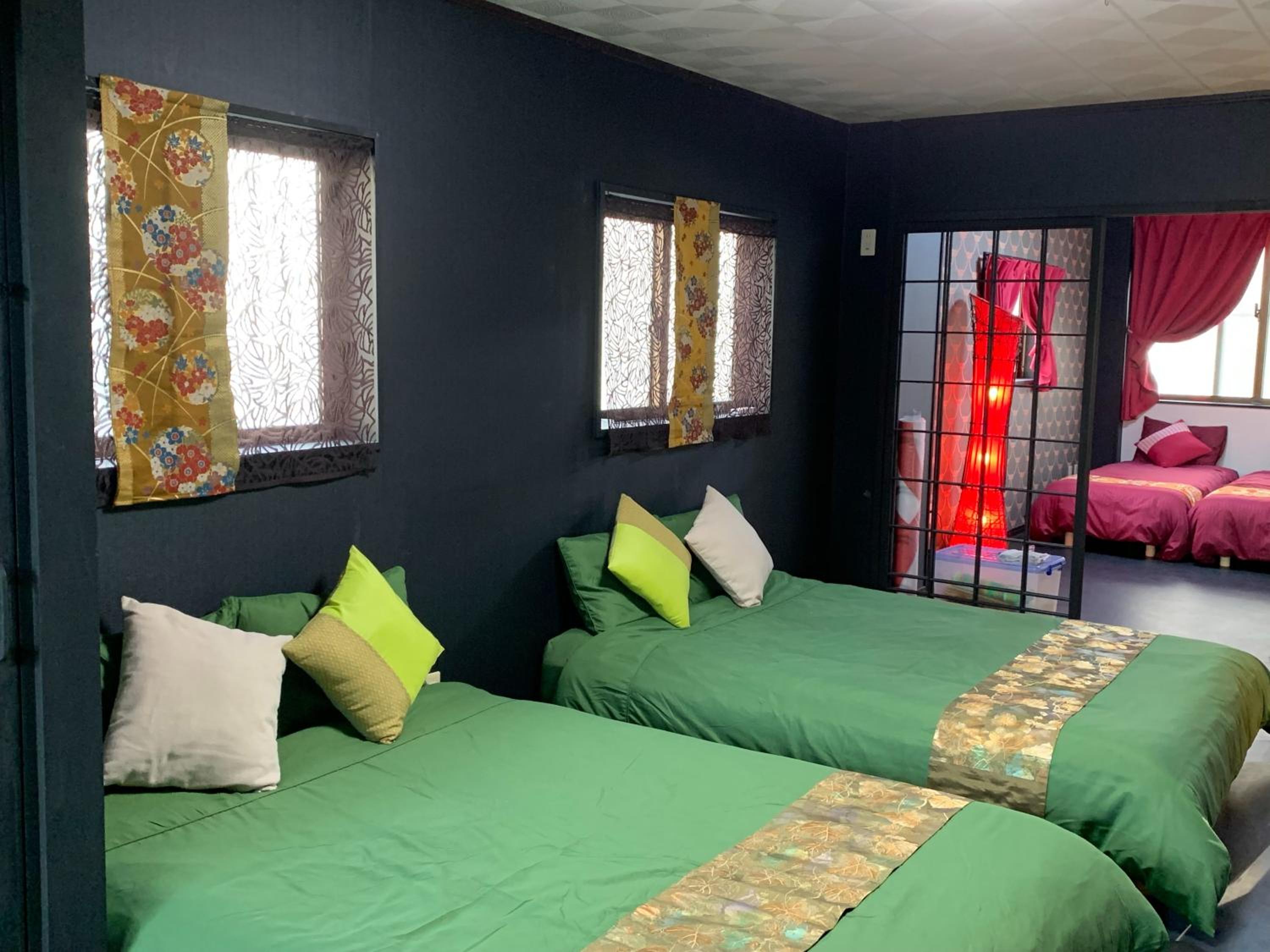 Maximum of 18 people can be rented in one building 3 minutes walk to Tomari Port 10 minutes drive to the airport No parking lot 30 seconds walk from paid p view 5