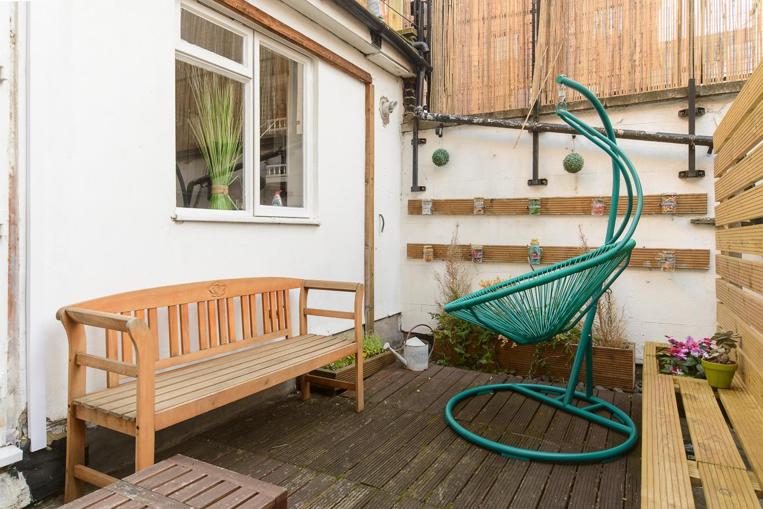 Modernised Apartments 1 and 2 Bedrooms Option Terrace and Balcony High Street