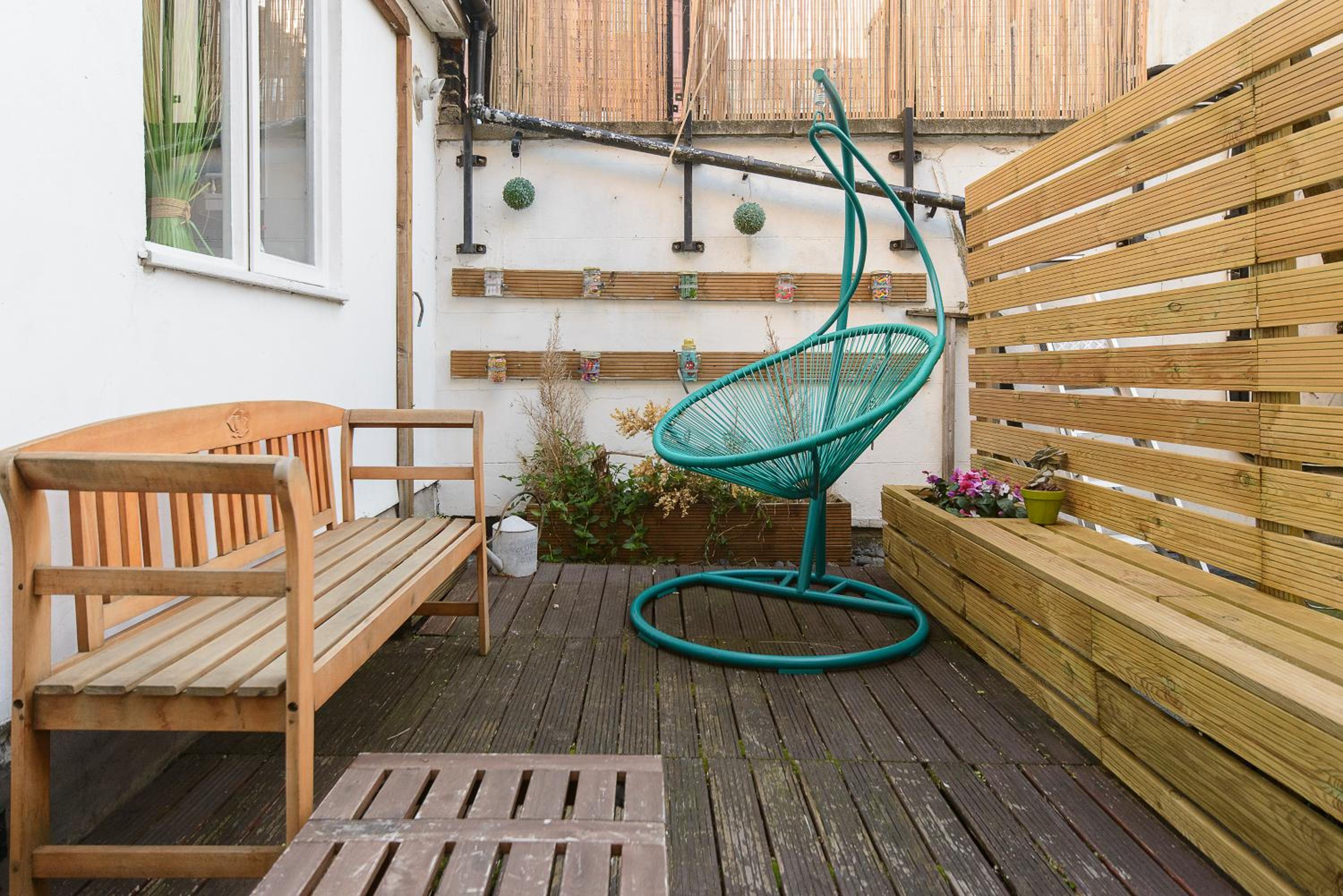Modernised Apartments 1 and 2 Bedrooms Option Terrace and Balcony High Street