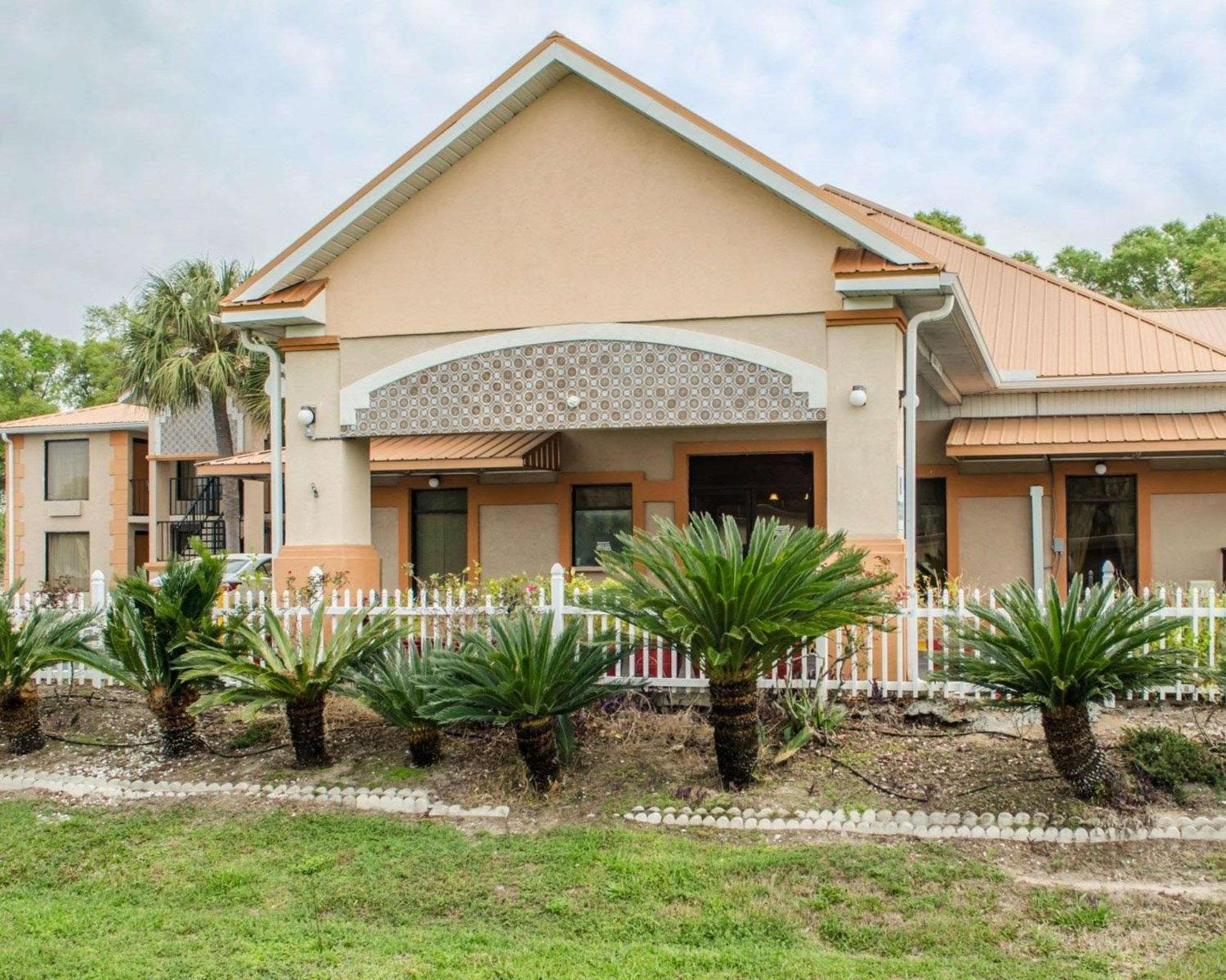 Quality Inn near Manatee Springs State Park view 4