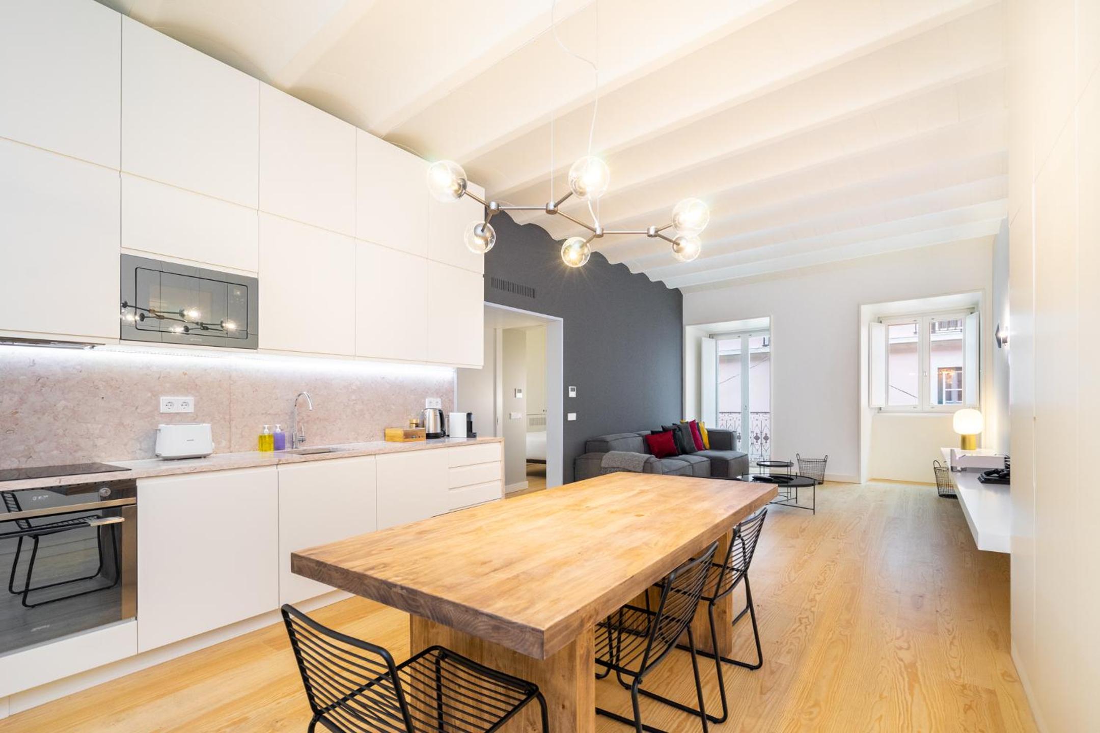 WHome | LS48 Prime Location Upscale Family Apartment view 3