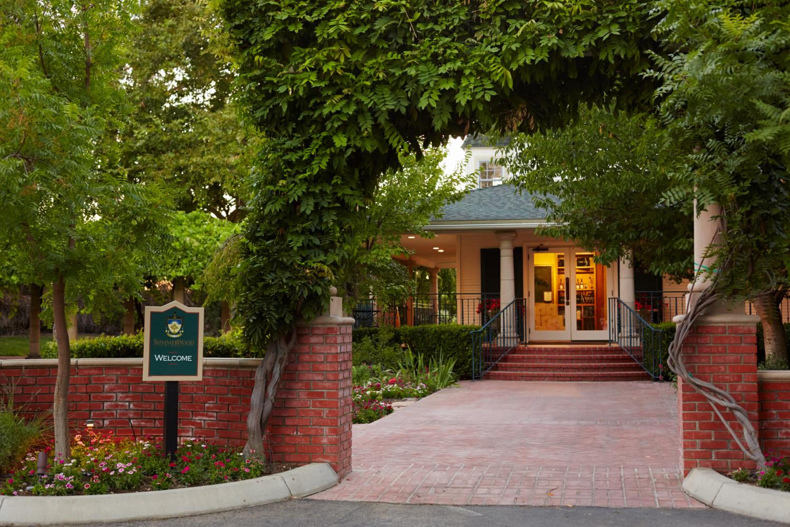 SummerWood Inn
