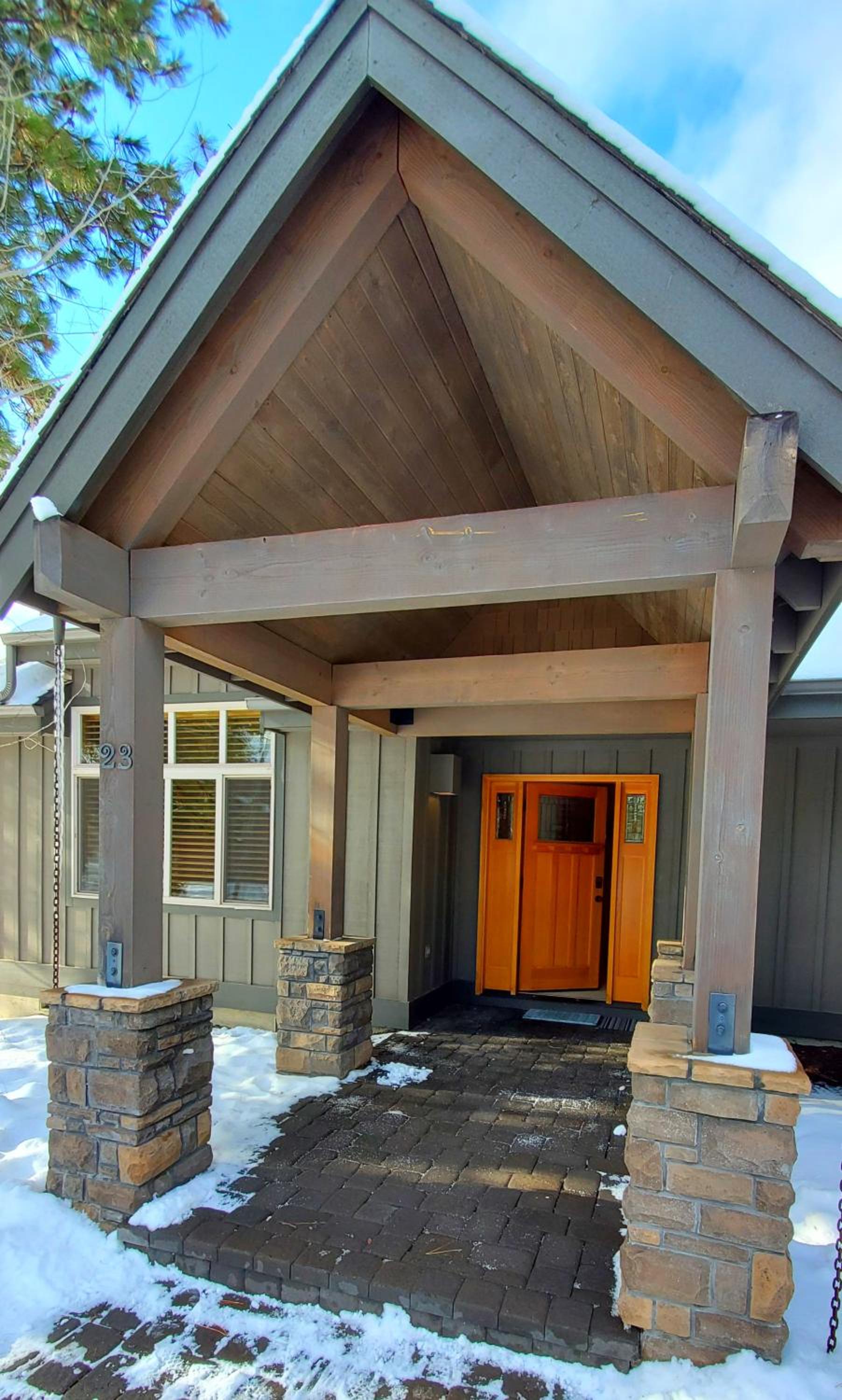 Hotel Big Pines Lodge - Image 1