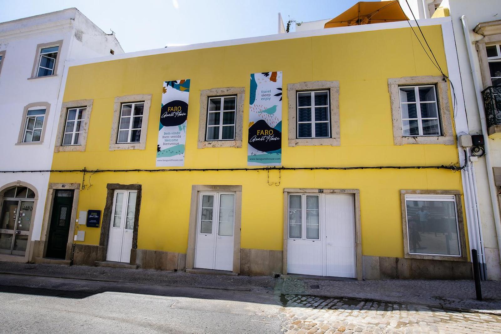 Hotel Faro Downtown Ria Formosa Studios - Image 1