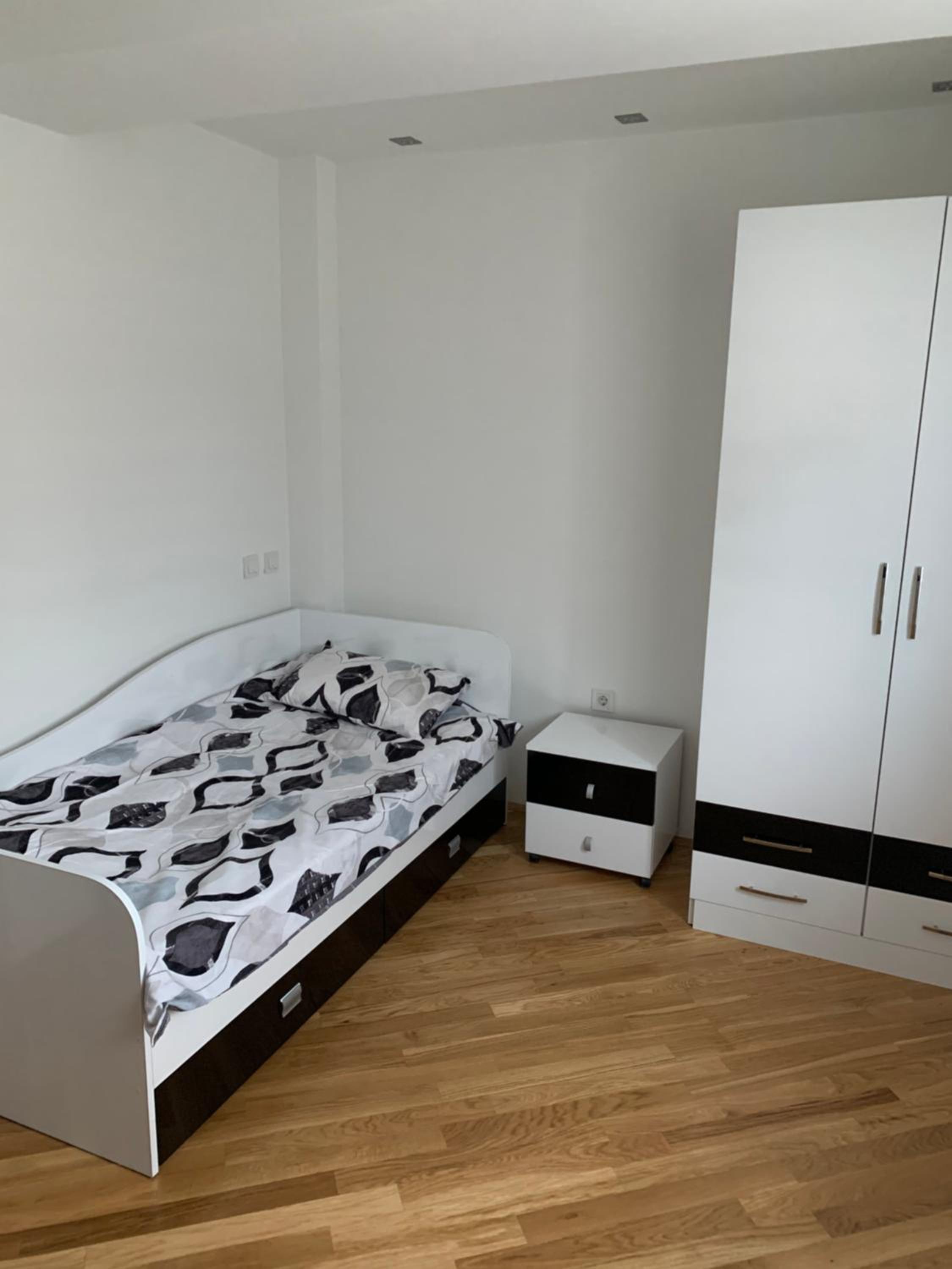 LUXURY SUITES MARKOV