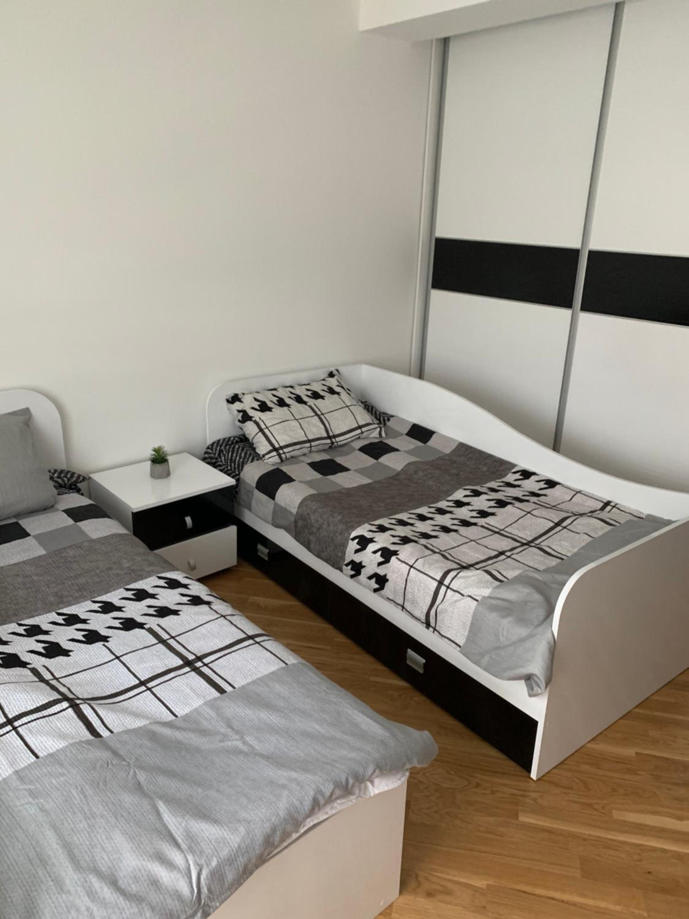 LUXURY SUITES MARKOV