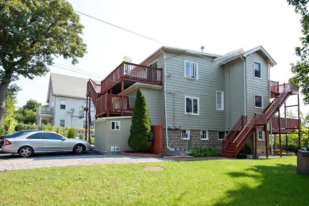 Modern Beautiful Apartment-5 Beds-Full Kitchen-Parking-Super Clean-Great for Groups view 5