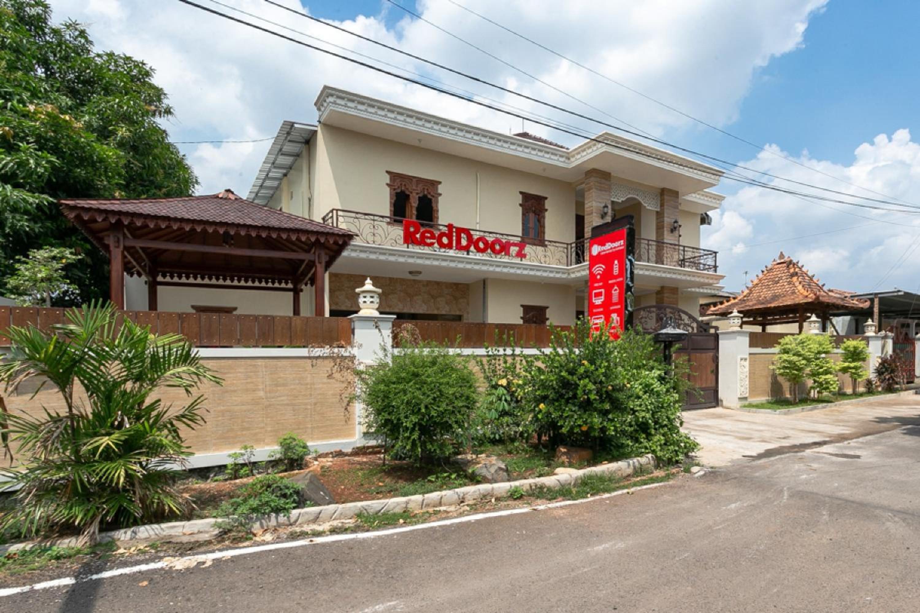 RedDoorz Syariah near Exit Toll Banyumanik Semarang view 3