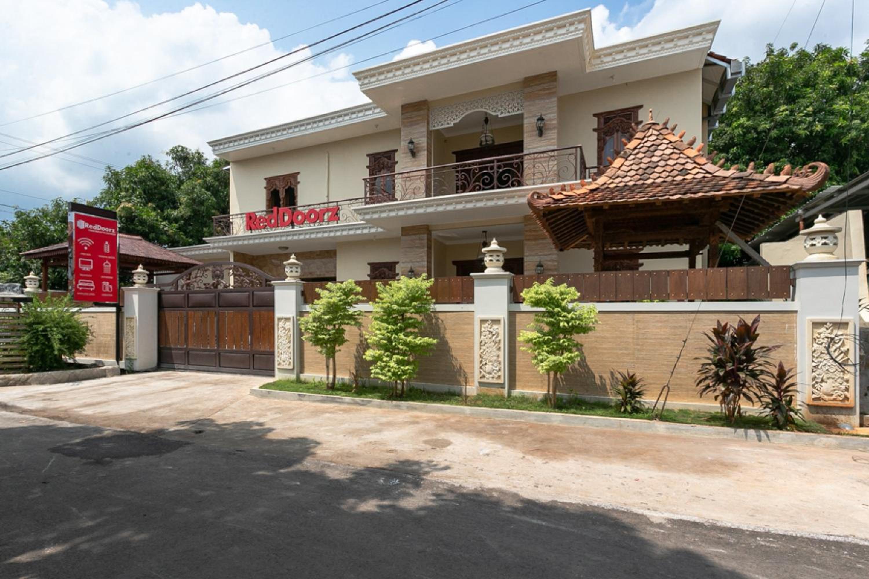 RedDoorz Syariah near Exit Toll Banyumanik Semarang view 2