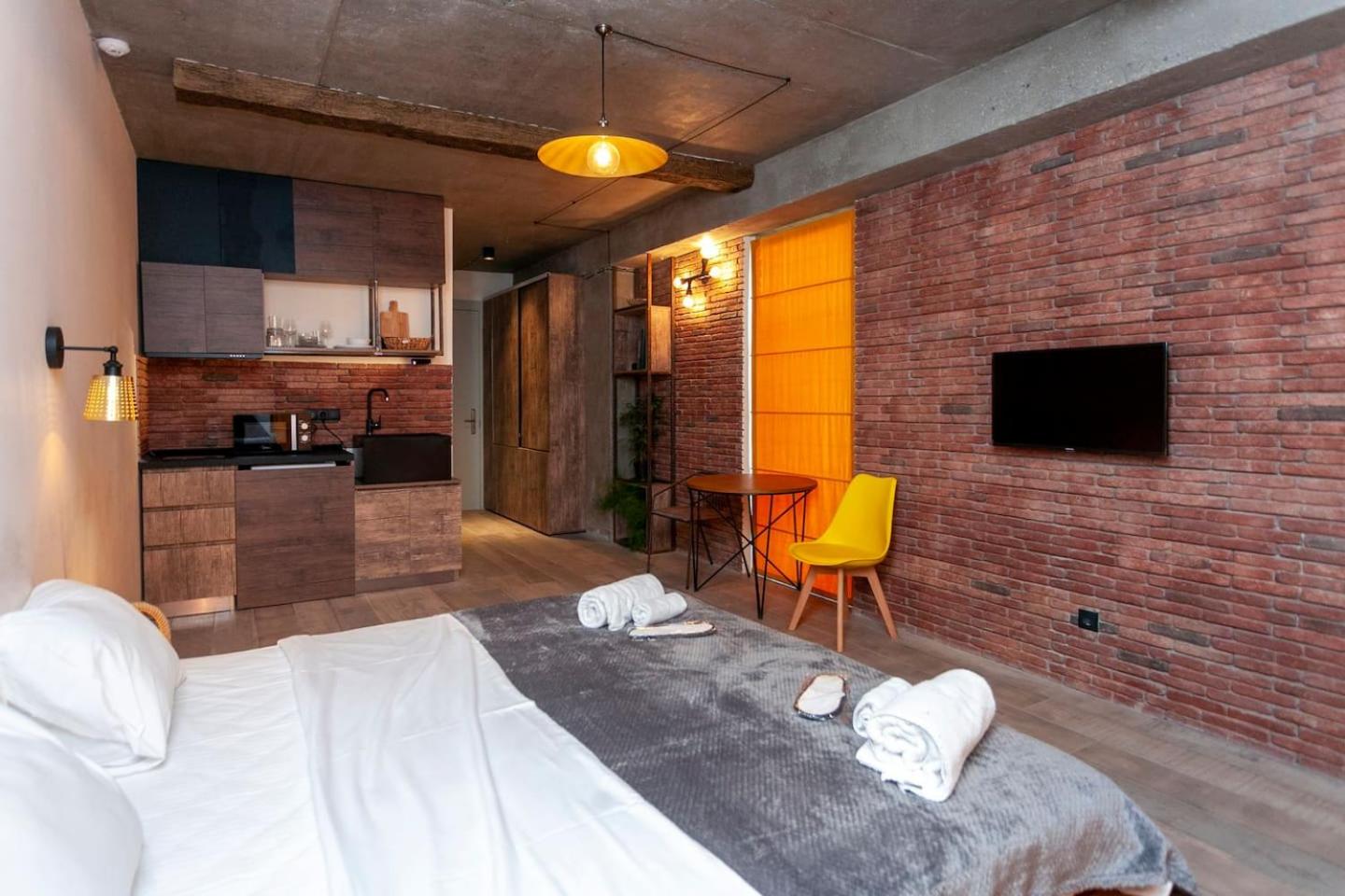 Wehost cozy studio view 3