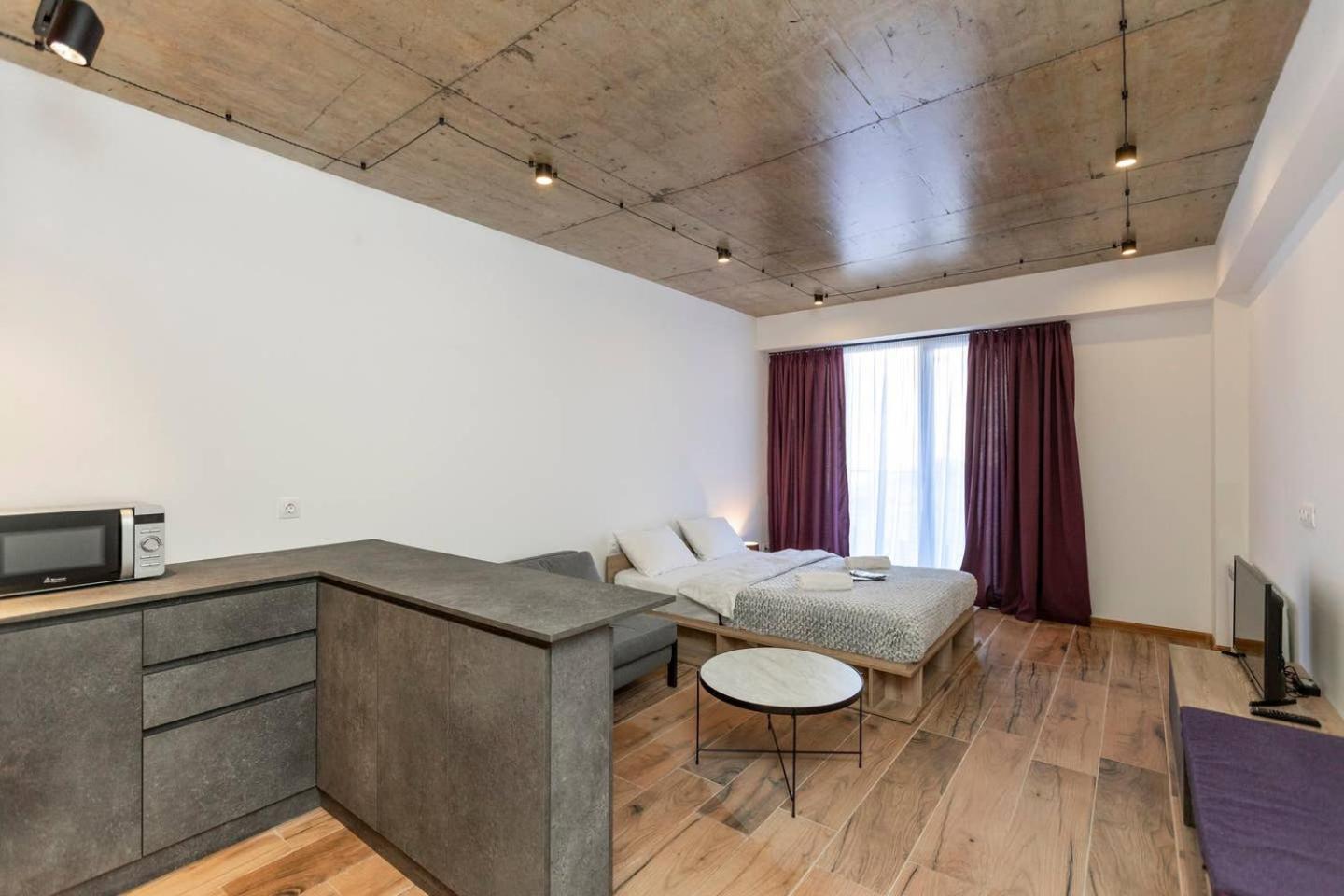 Wehost Apartment with Balcony