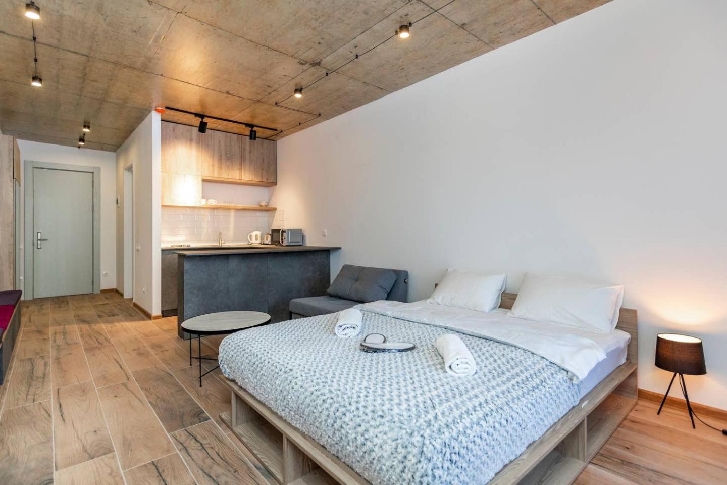 Wehost Apartment with Balcony