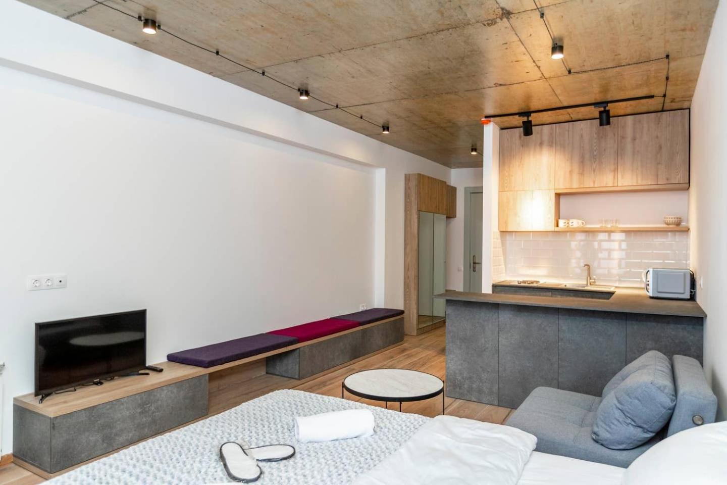 Wehost Apartment with Balcony