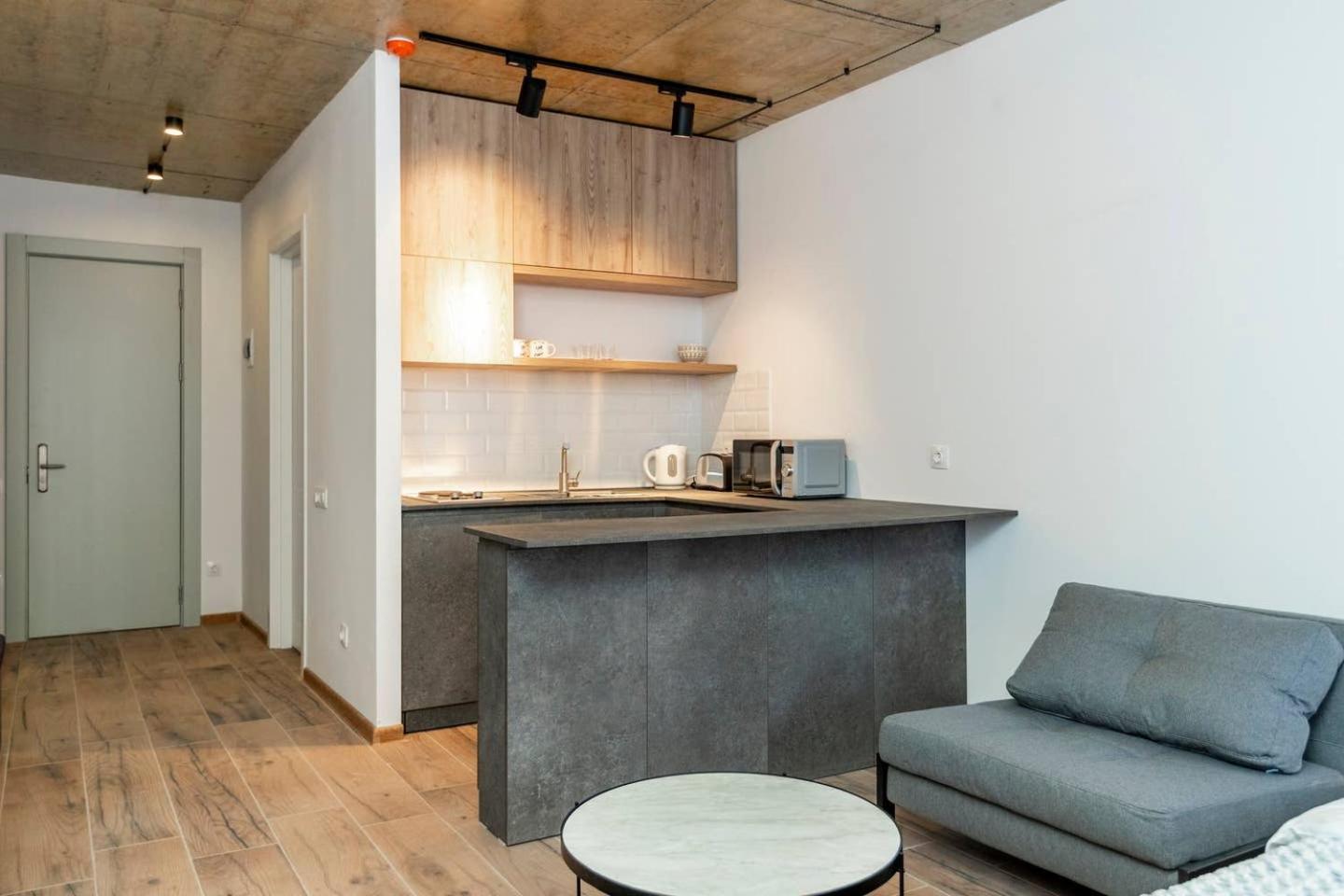 Wehost Apartment with Balcony
