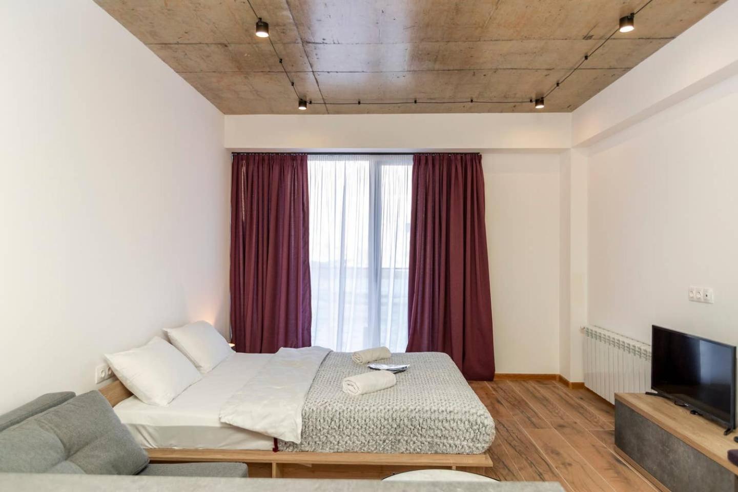 Wehost Apartment with Balcony