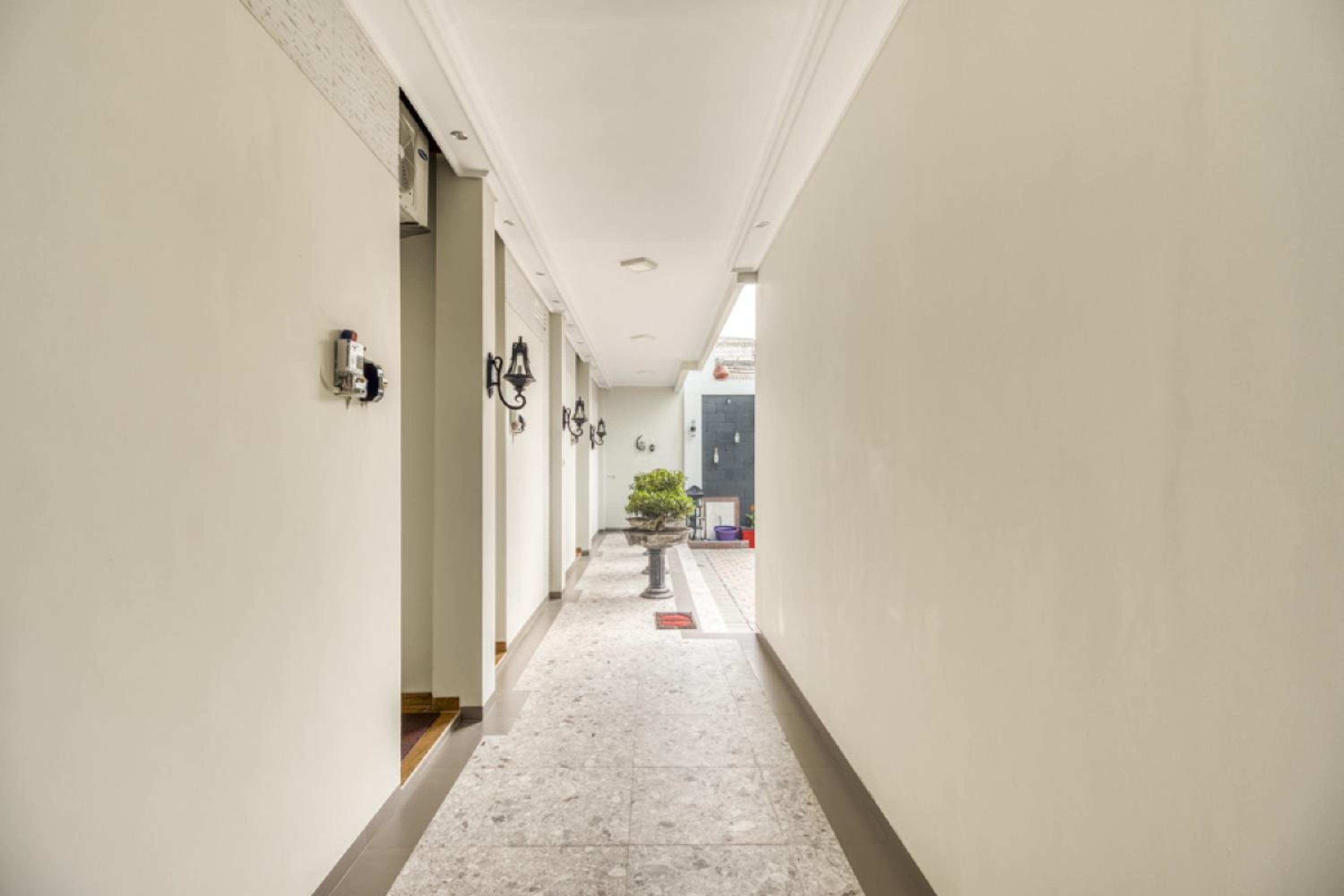 RedDoorz Plus near Gembira Loka Zoo 2 view 5