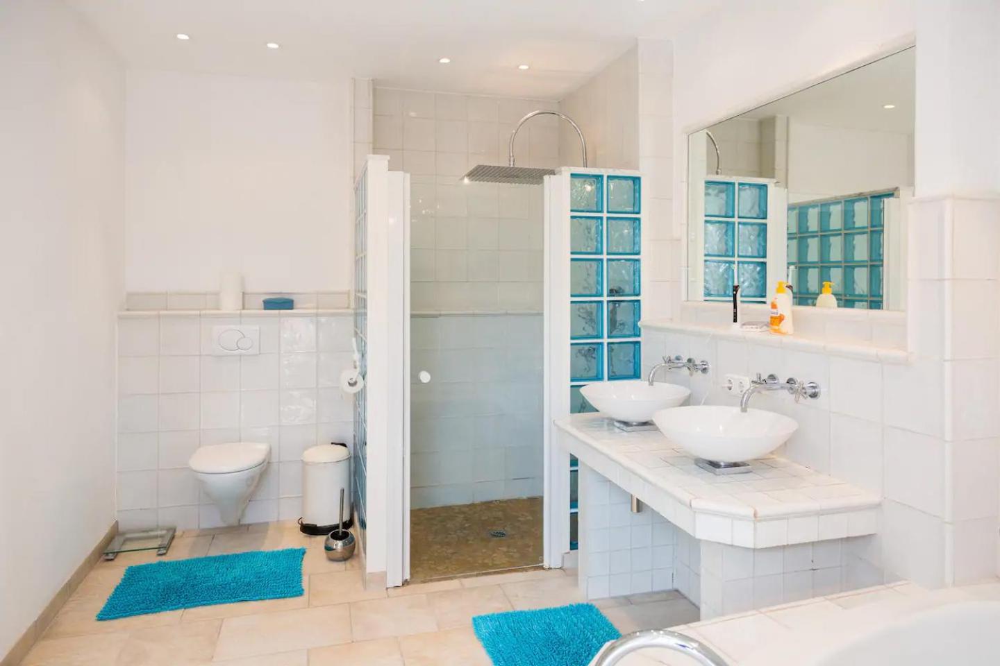 Schönste Lage am Rhein in unmittelbarer Stadtnähe, B & B