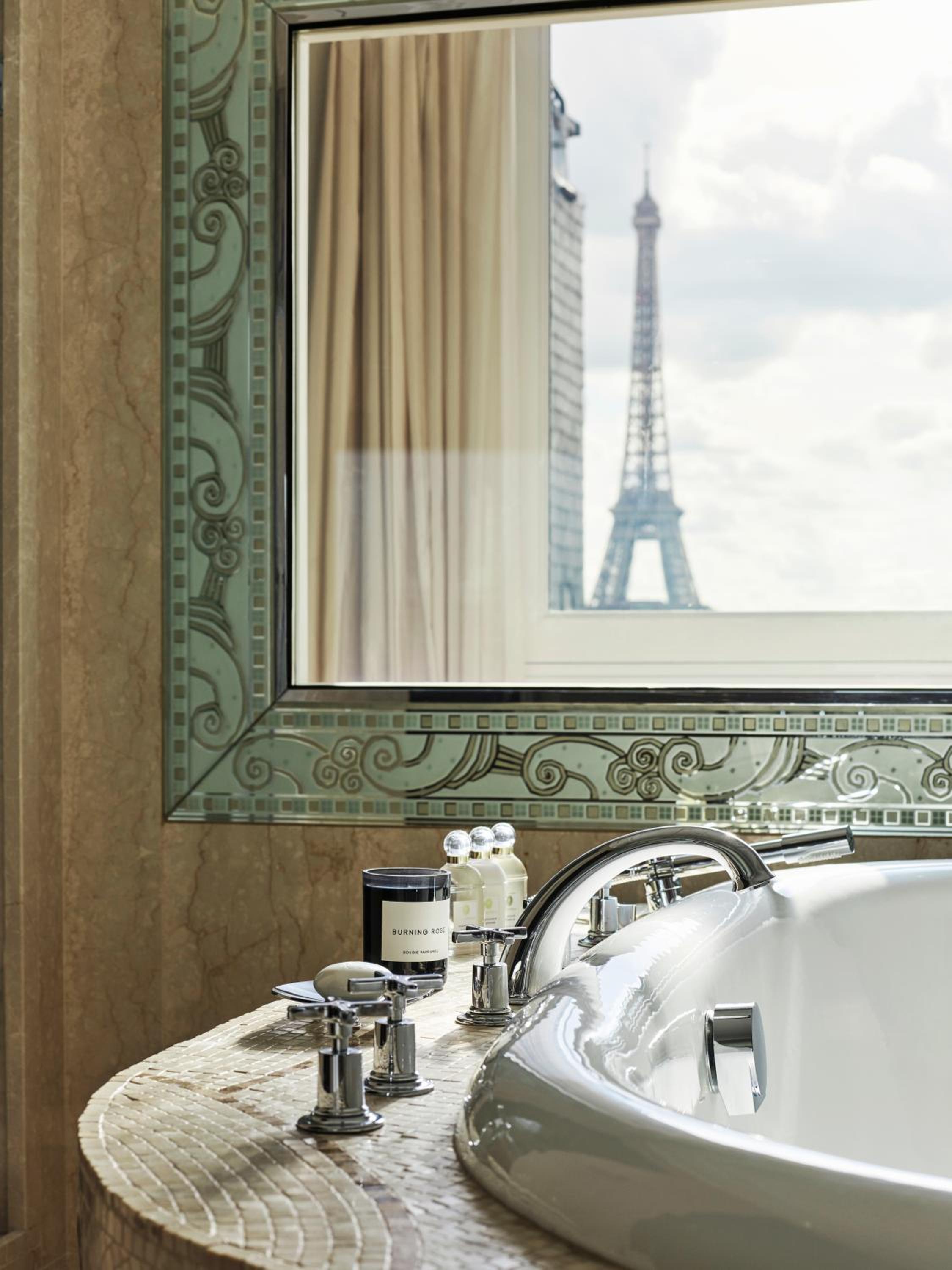 Hôtel Plaza Athénée - Dorchester Collection