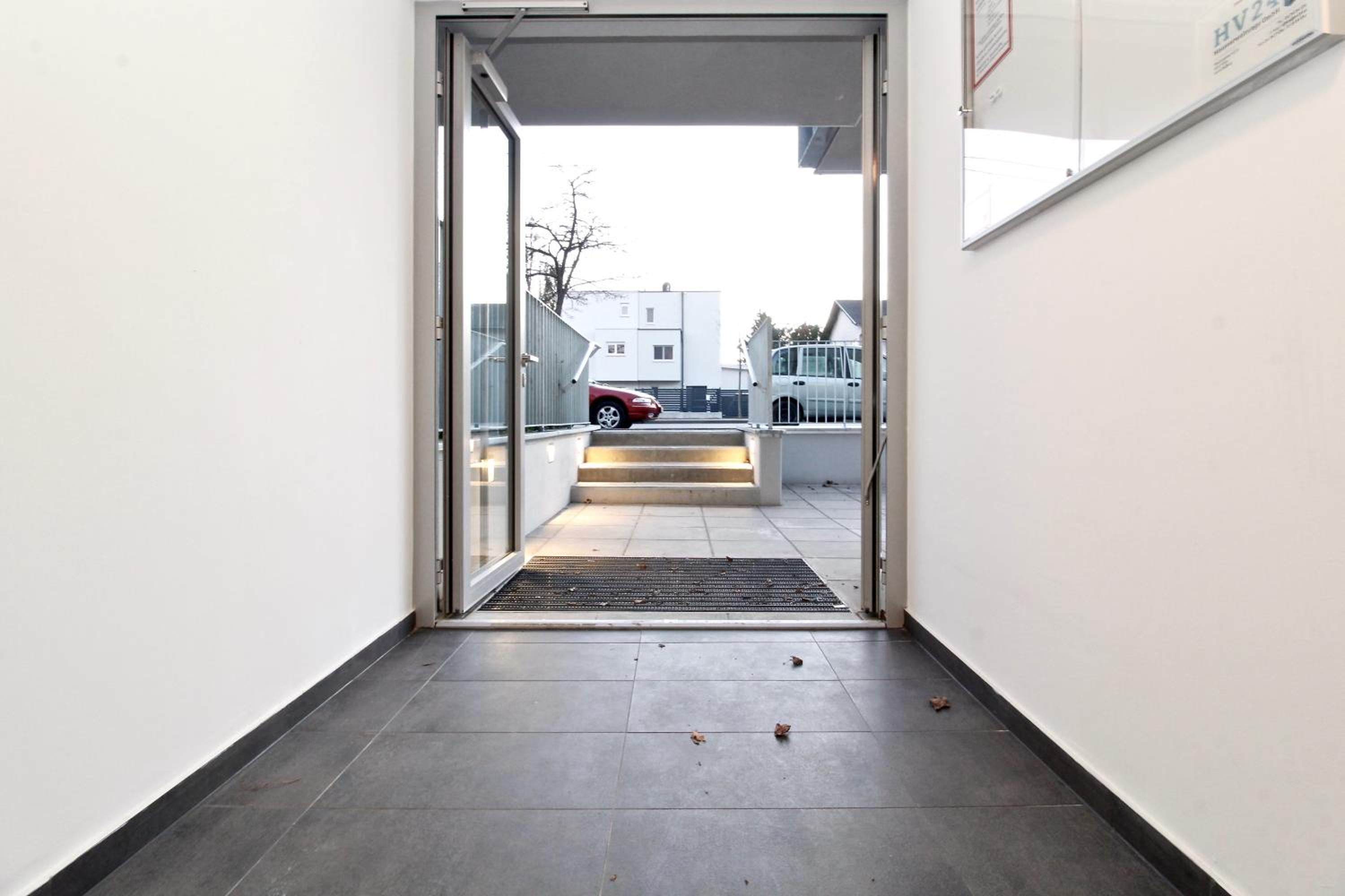 Balcony/pool/free parking garage Studio
