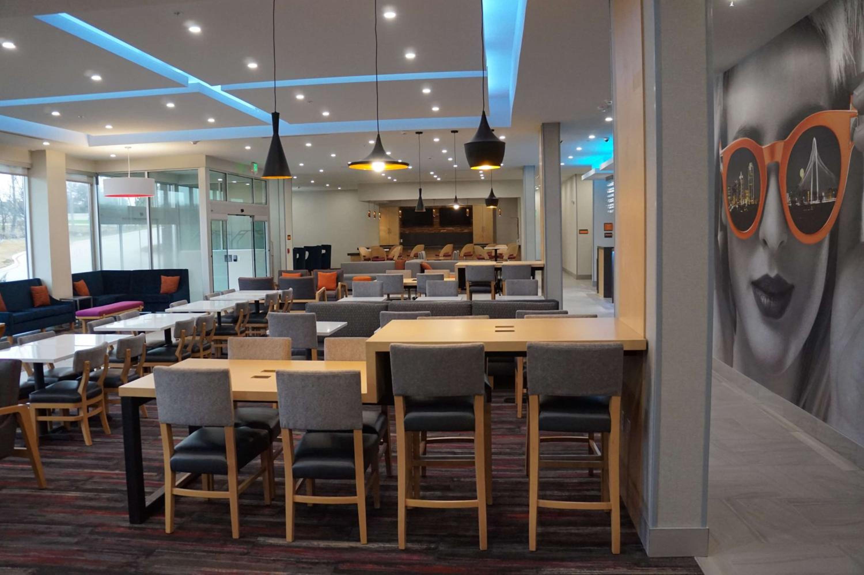 La Quinta Inn  Suites by Wyndham Lewisville - Property Image 3