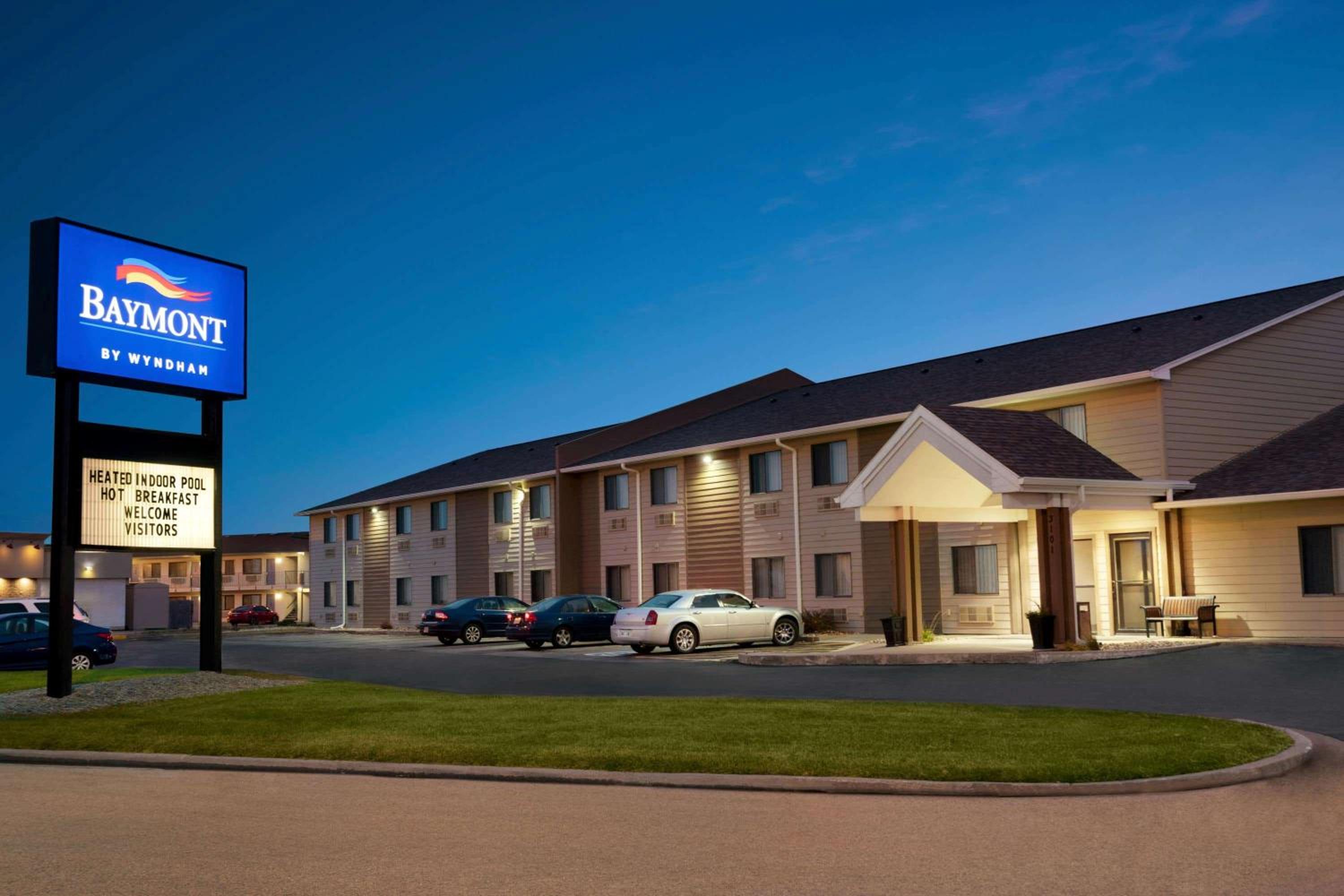 Hotel Baymont by Wyndham Sioux Falls North,I-29,Russell St, Airport - Image 1