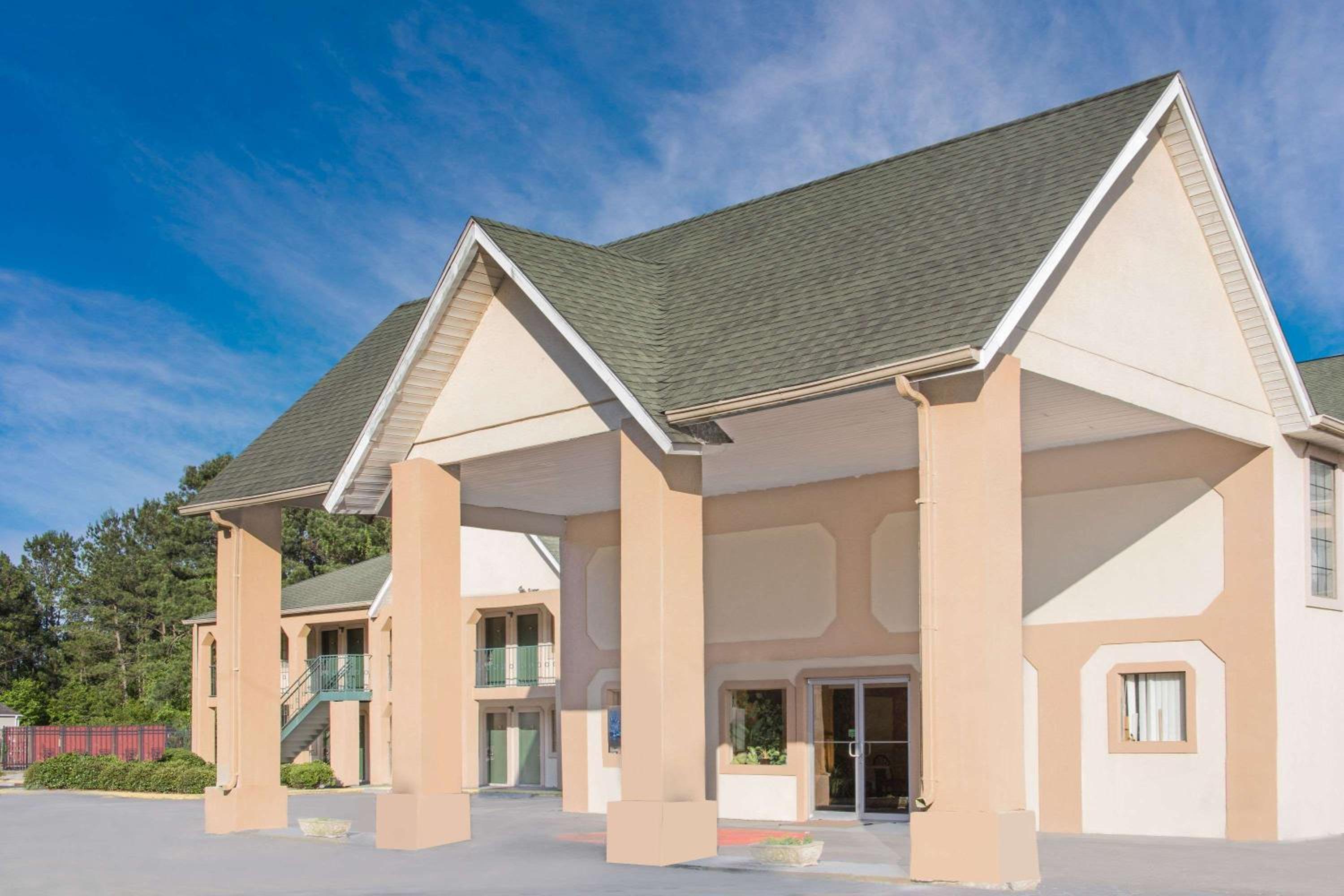 Americas Best Value Inn Darien view 5