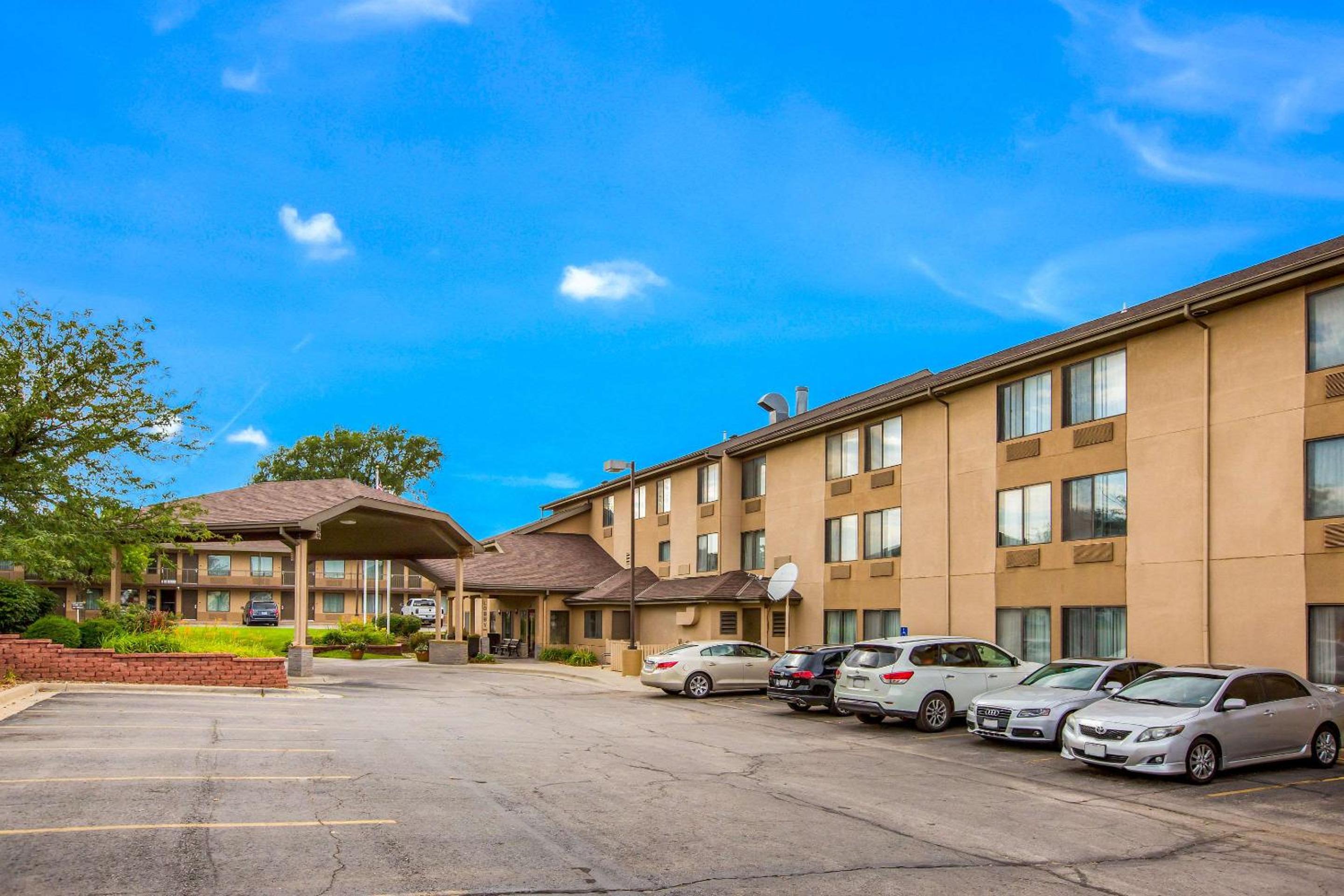 Lawrence Vacations - Quality Inn  Suites Lawrence - University Area - Property Image 9
