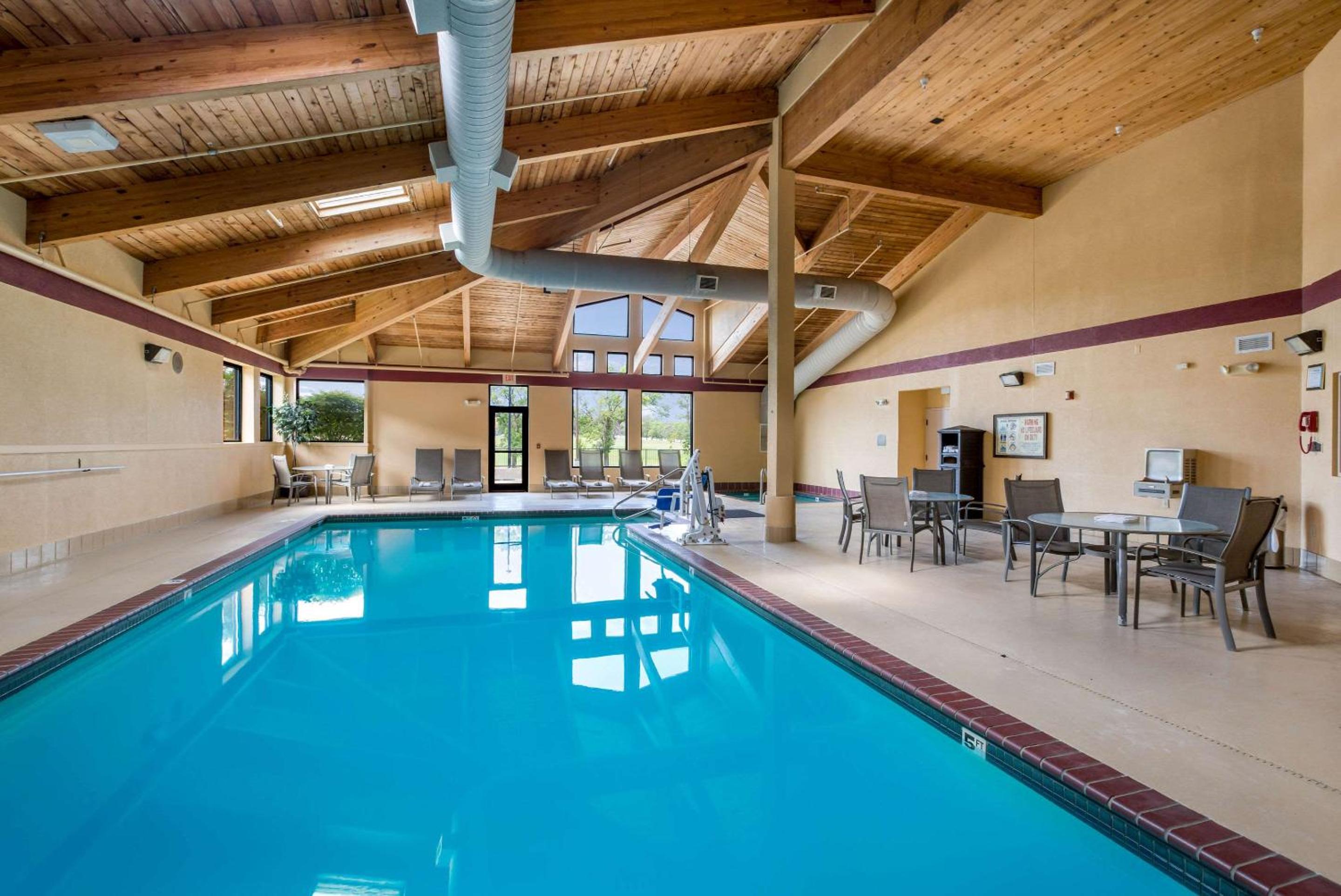 Lawrence Vacations - Quality Inn  Suites Lawrence - University Area - Property Image 38