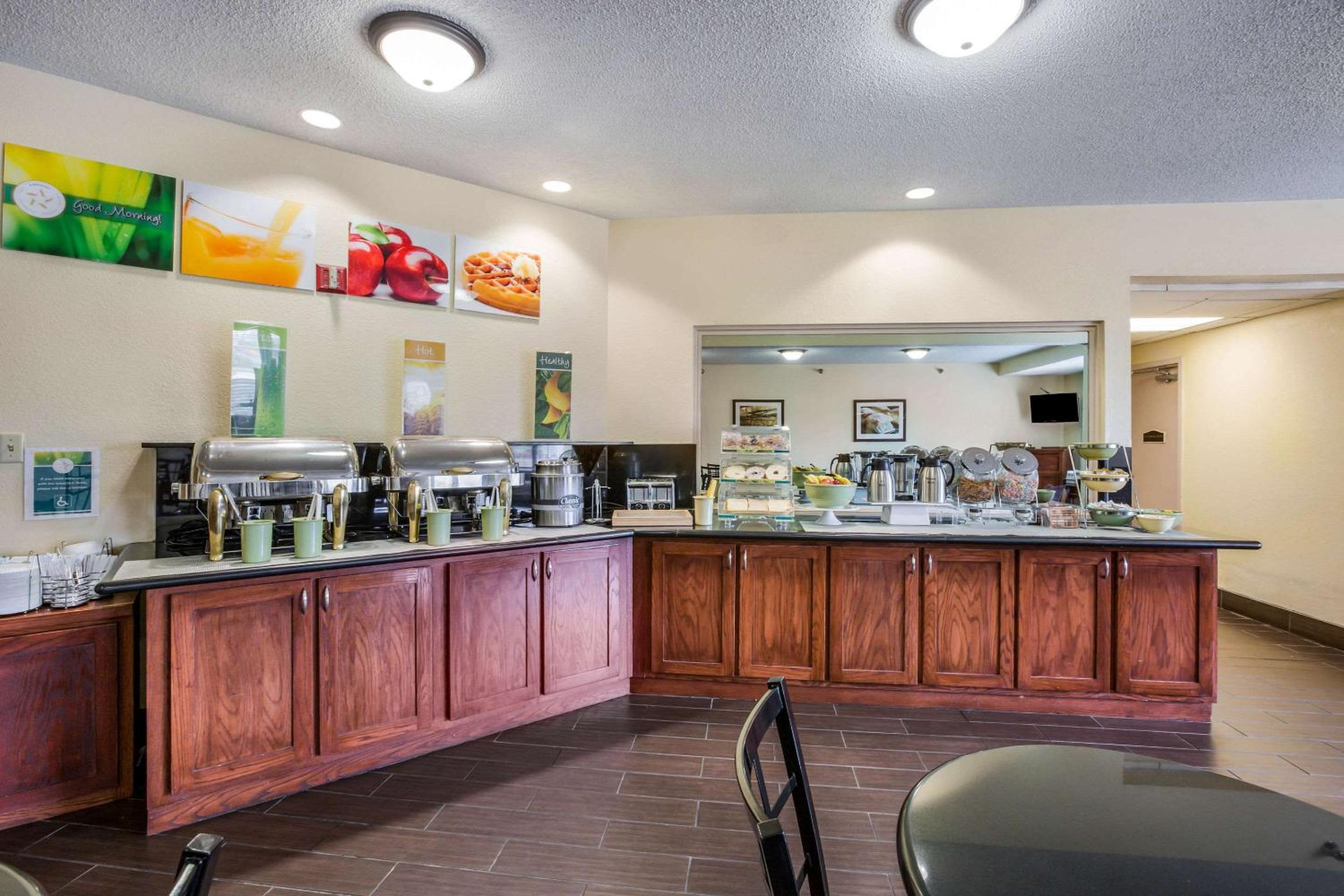 Lawrence Vacations - Quality Inn  Suites Lawrence - University Area - Property Image 39