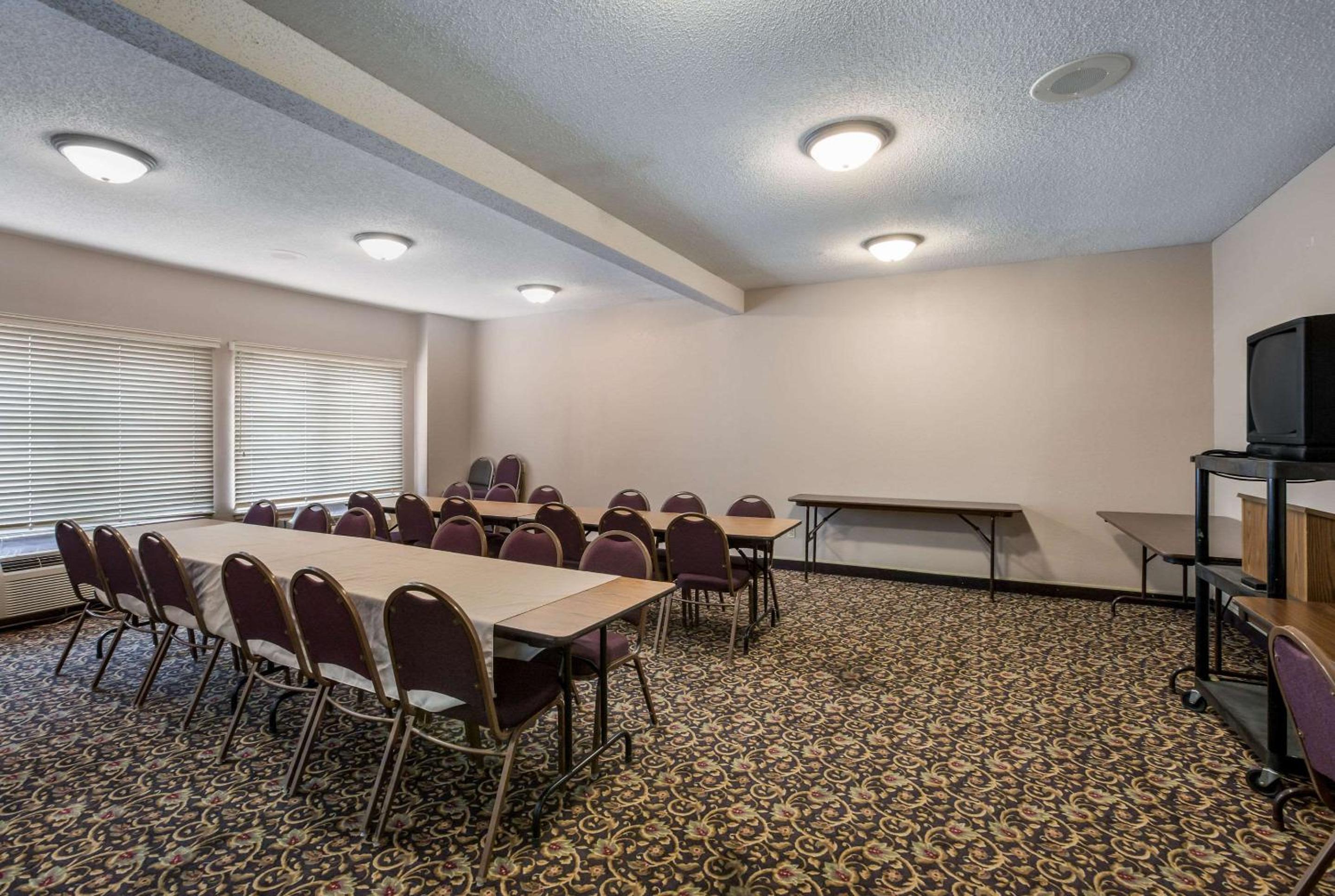 Lawrence Vacations - Quality Inn  Suites Lawrence - University Area - Property Image 45