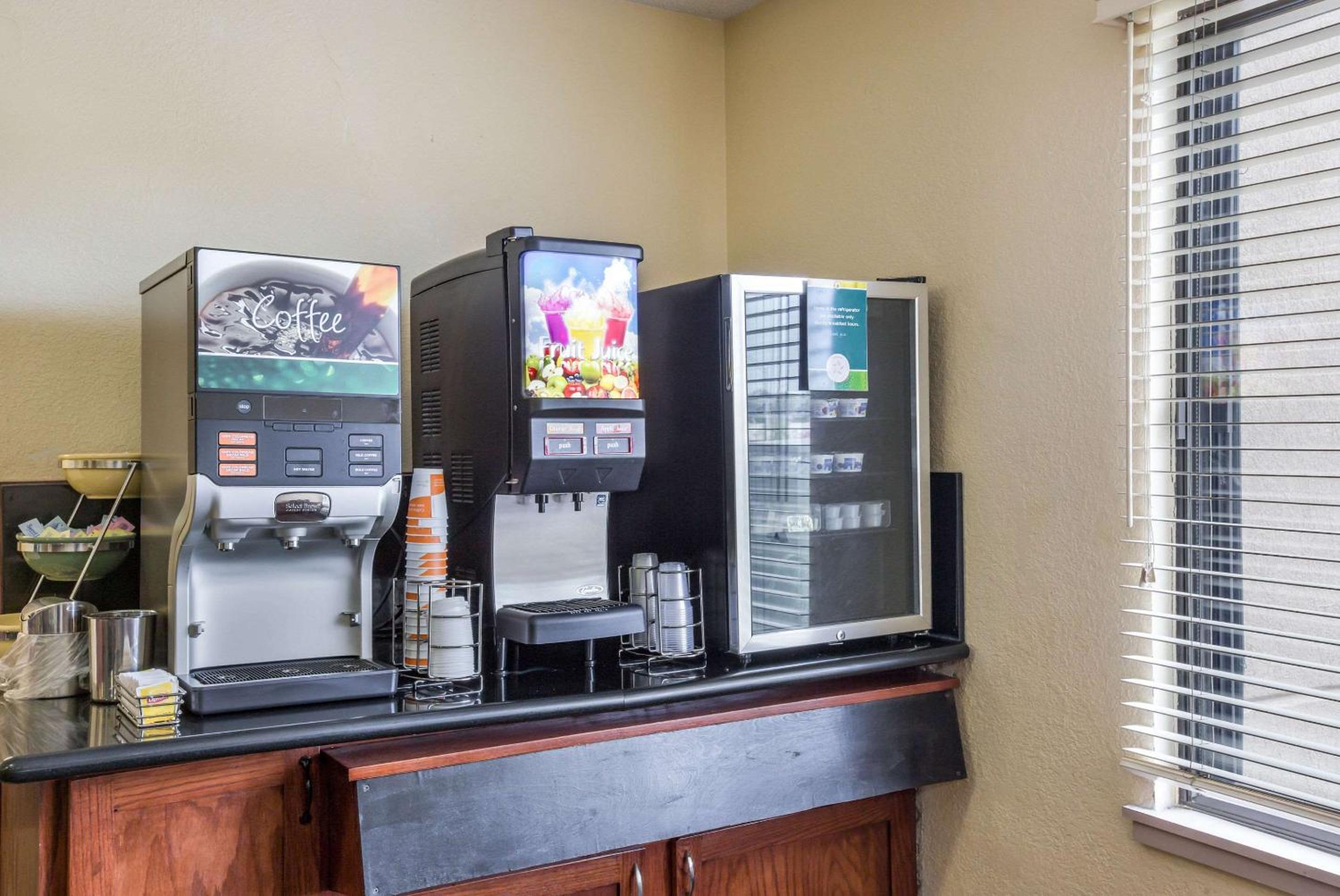 Lawrence Vacations - Quality Inn  Suites Lawrence - University Area - Property Image 51