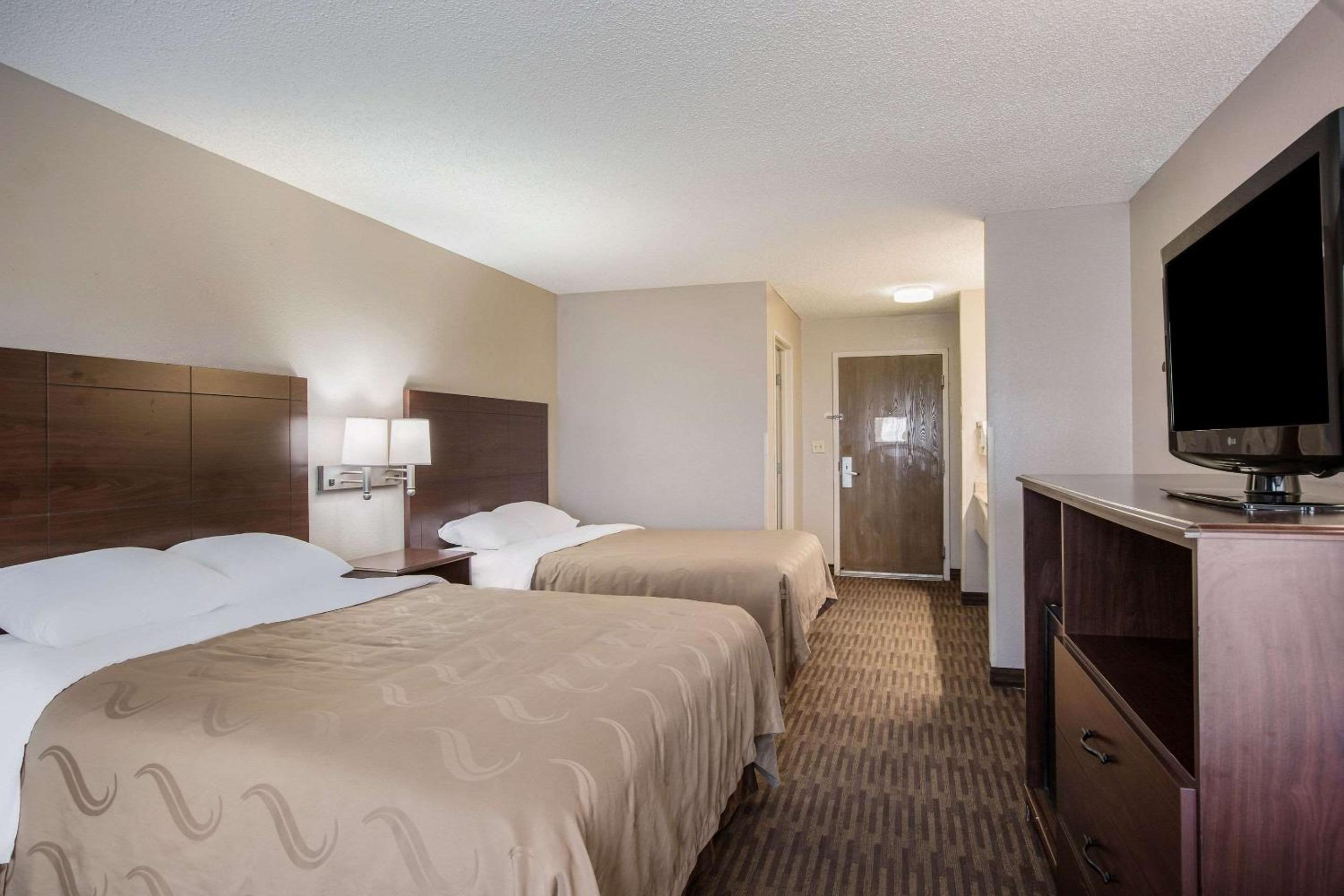 Lawrence Vacations - Quality Inn  Suites Lawrence - University Area - Property Image 55