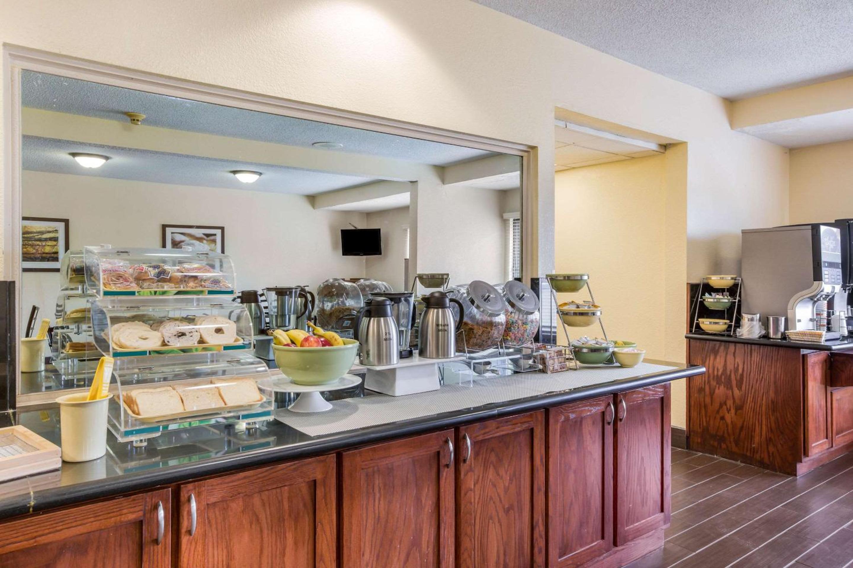 Lawrence Vacations - Quality Inn  Suites Lawrence - University Area - Property Image 56