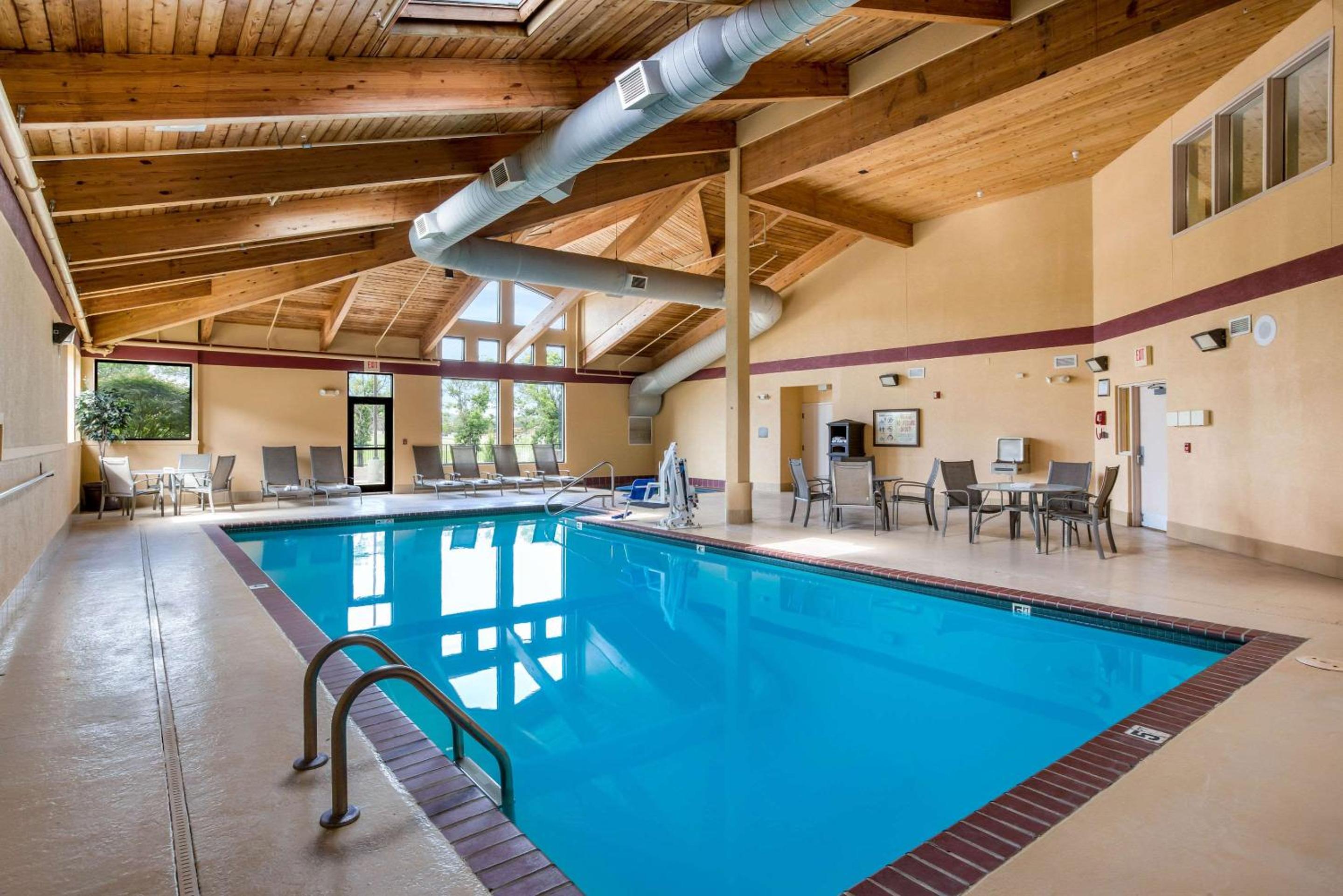 Lawrence Vacations - Quality Inn  Suites Lawrence - University Area - Property Image 16