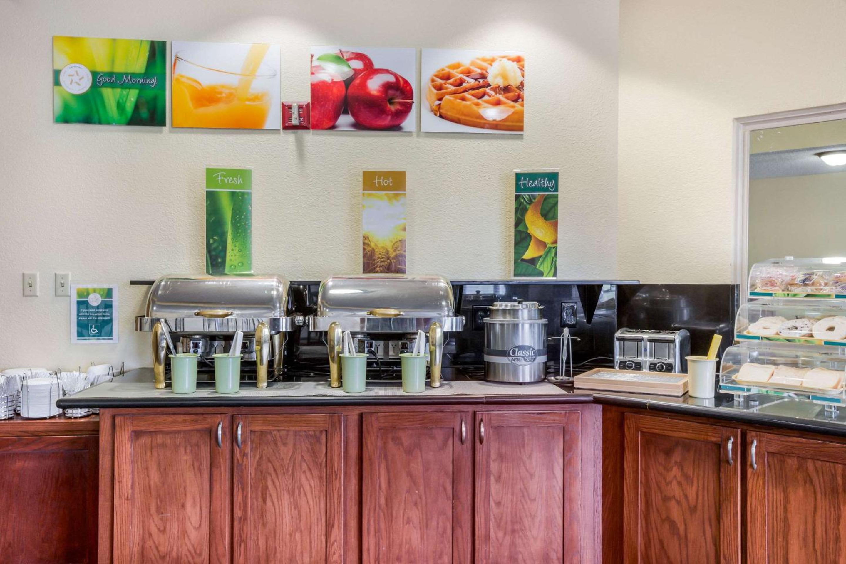 Lawrence Vacations - Quality Inn  Suites Lawrence - University Area - Property Image 4