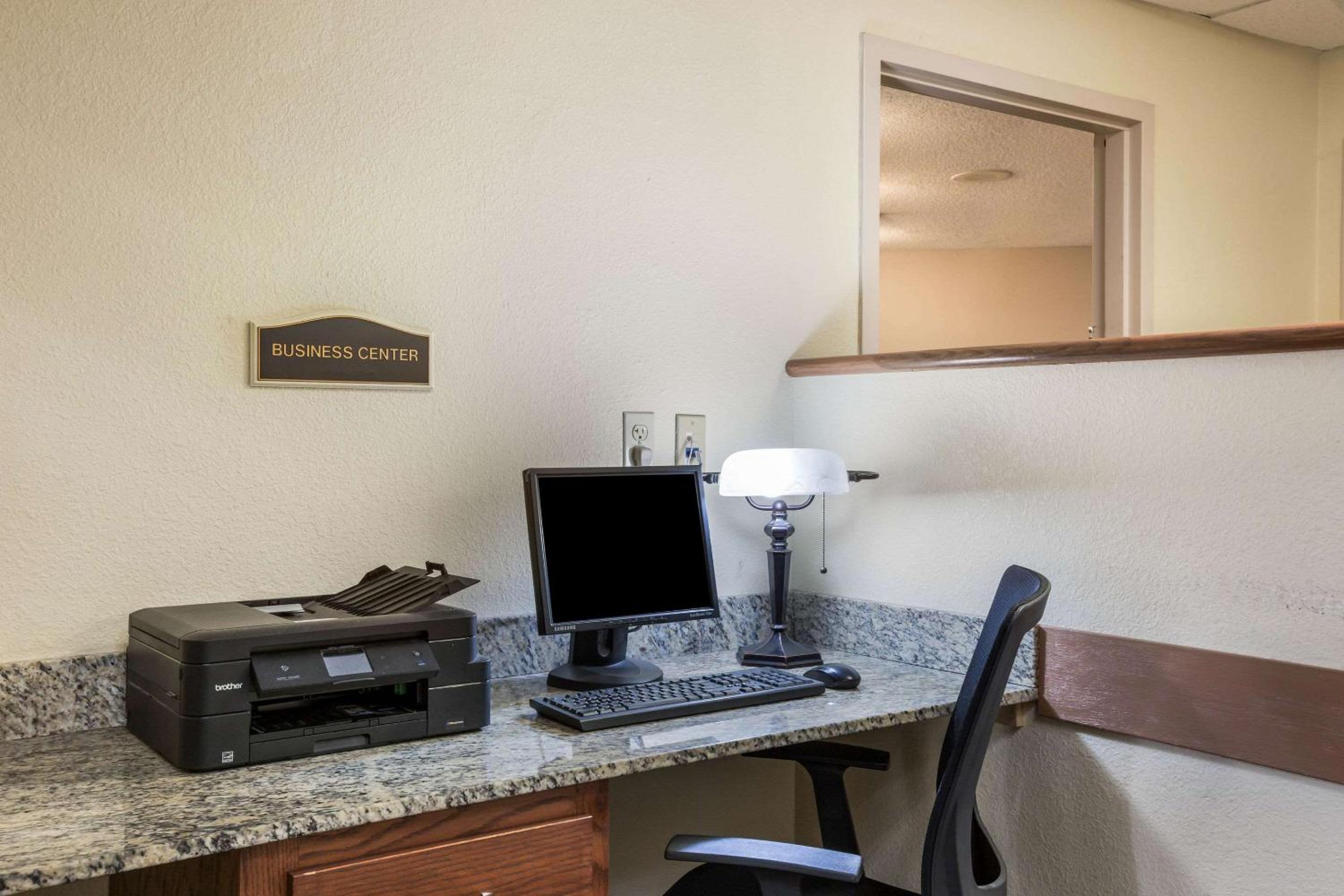 Lawrence Vacations - Quality Inn  Suites Lawrence - University Area - Property Image 7