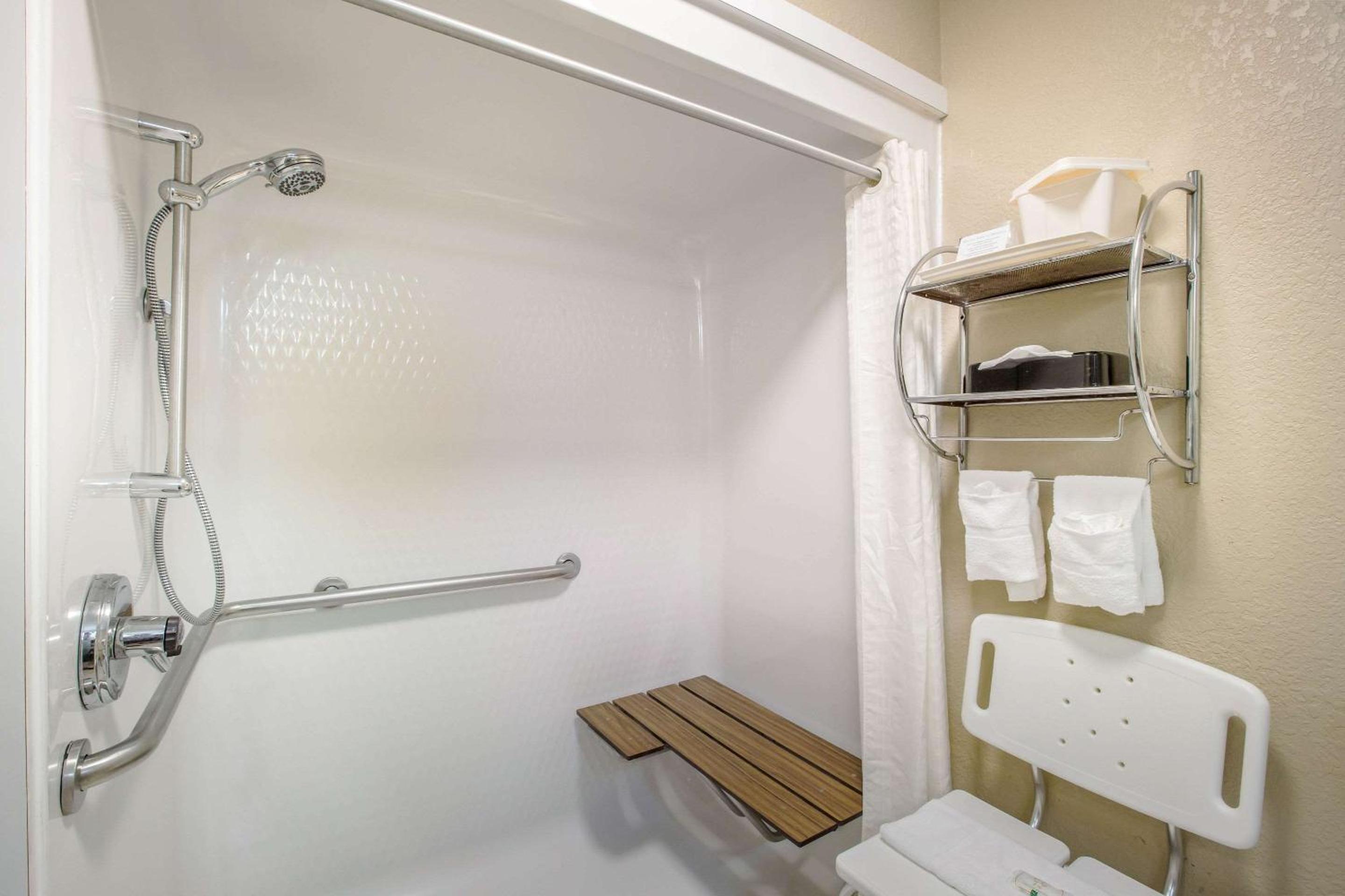 Lawrence Vacations - Quality Inn  Suites Lawrence - University Area - Property Image 11