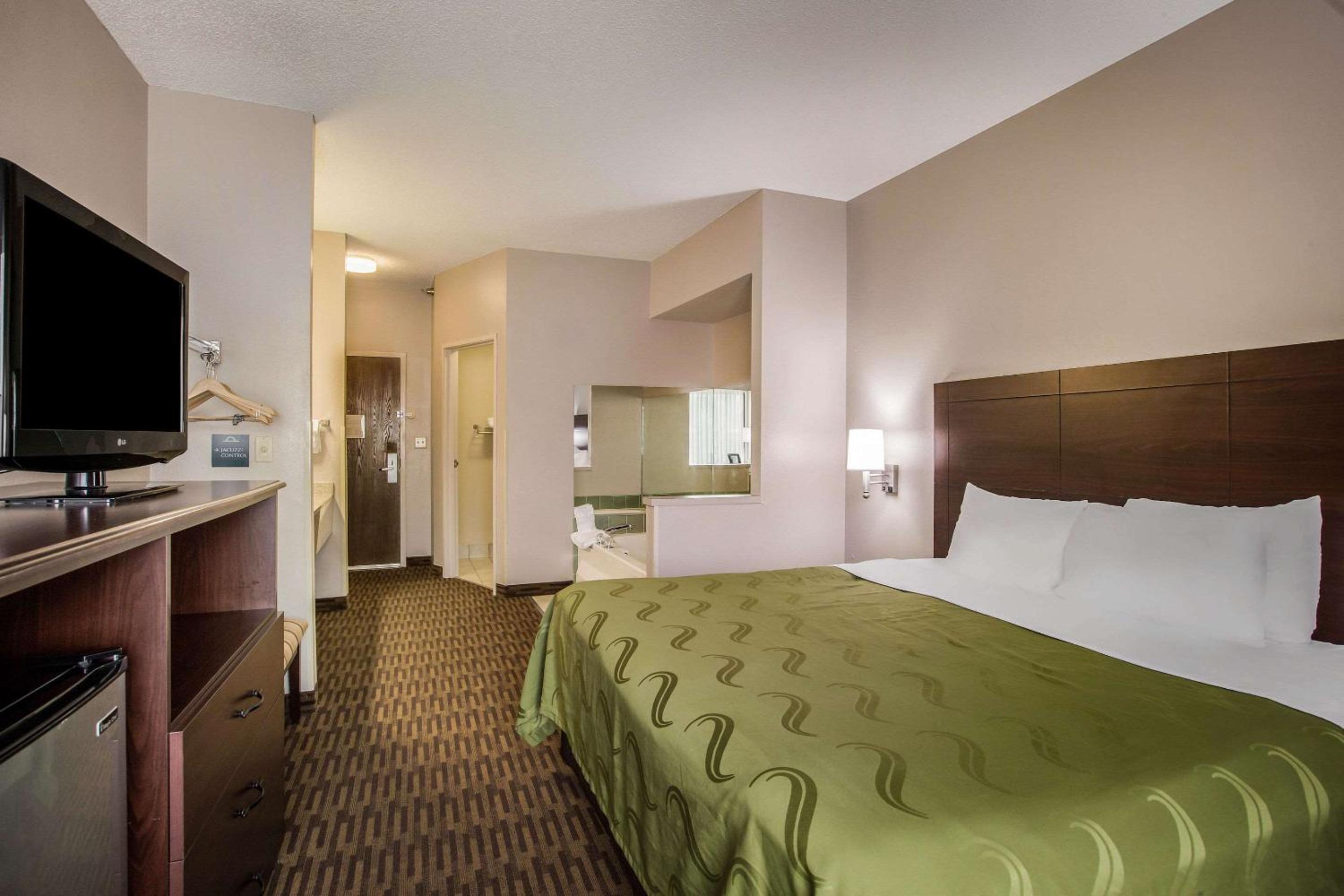 Lawrence Vacations - Quality Inn  Suites Lawrence - University Area - Property Image 19