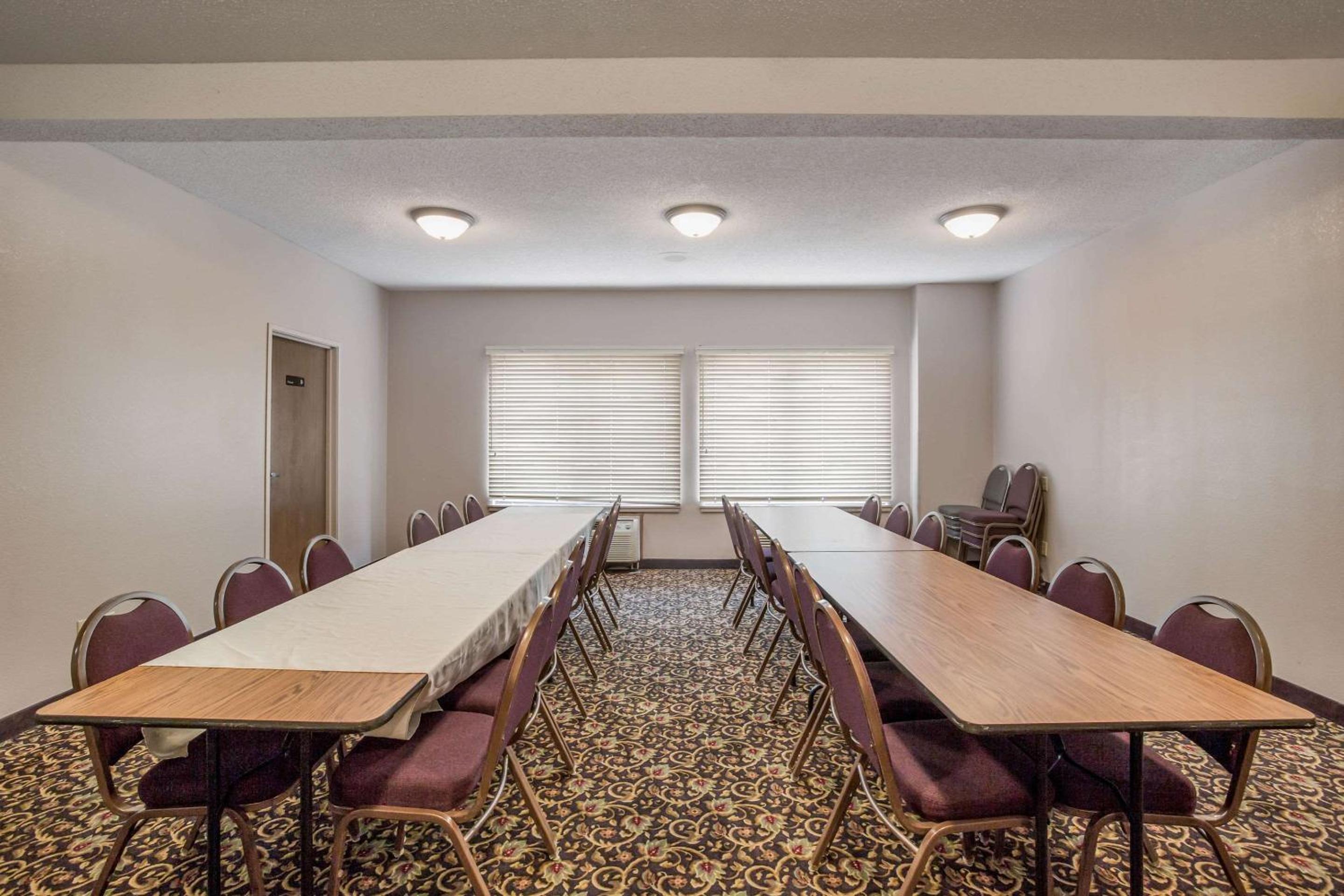 Lawrence Vacations - Quality Inn  Suites Lawrence - University Area - Property Image 24