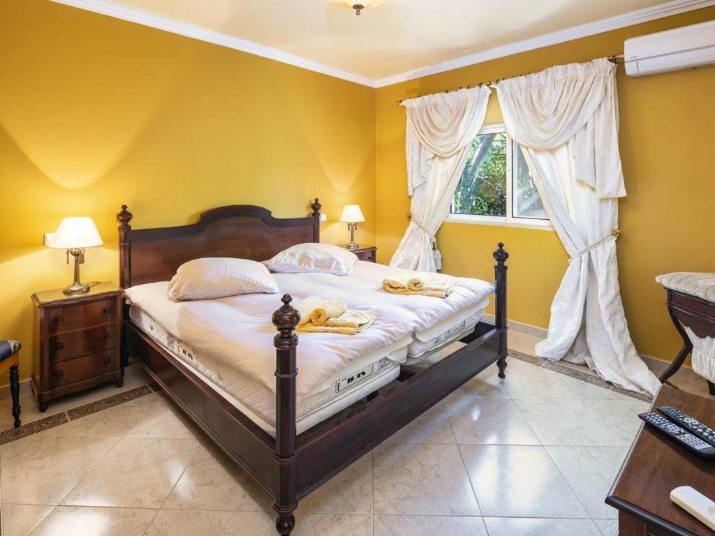Villa Vale De Lapa, Amazing Sea Views, Heated Swimming Pool, Jacuzzi view 2