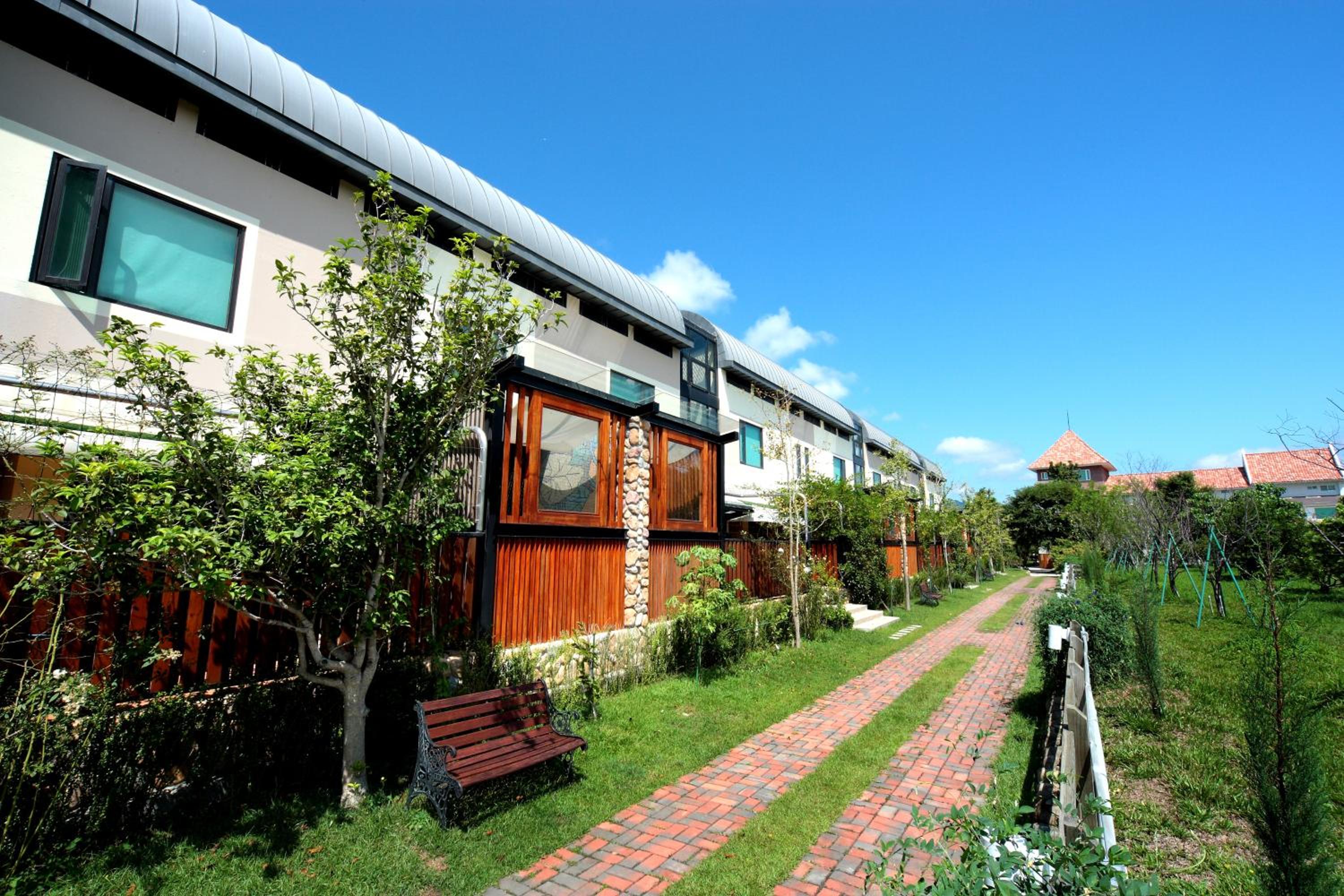 Schokolake Country House