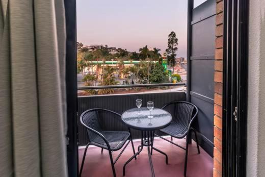 Kingsford Riverside Inn