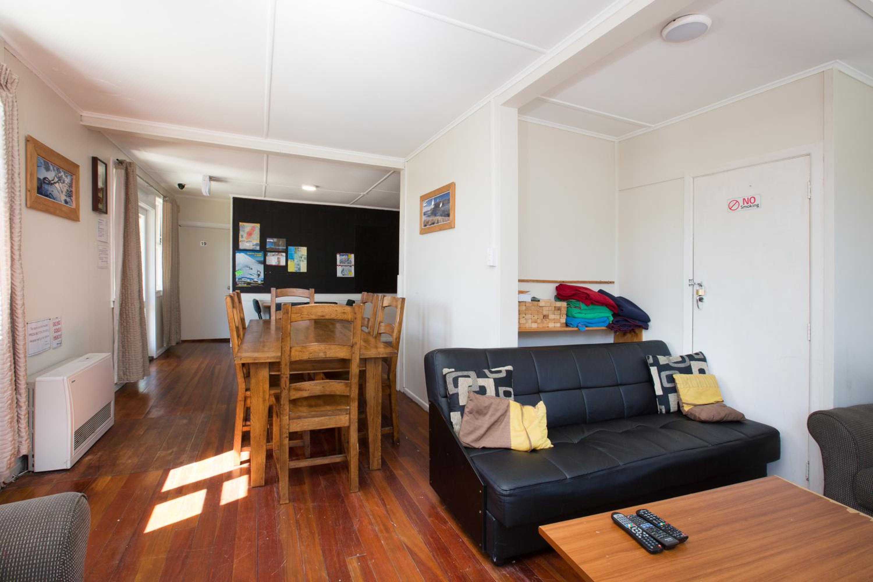 LKNZ Lodge & Cafe