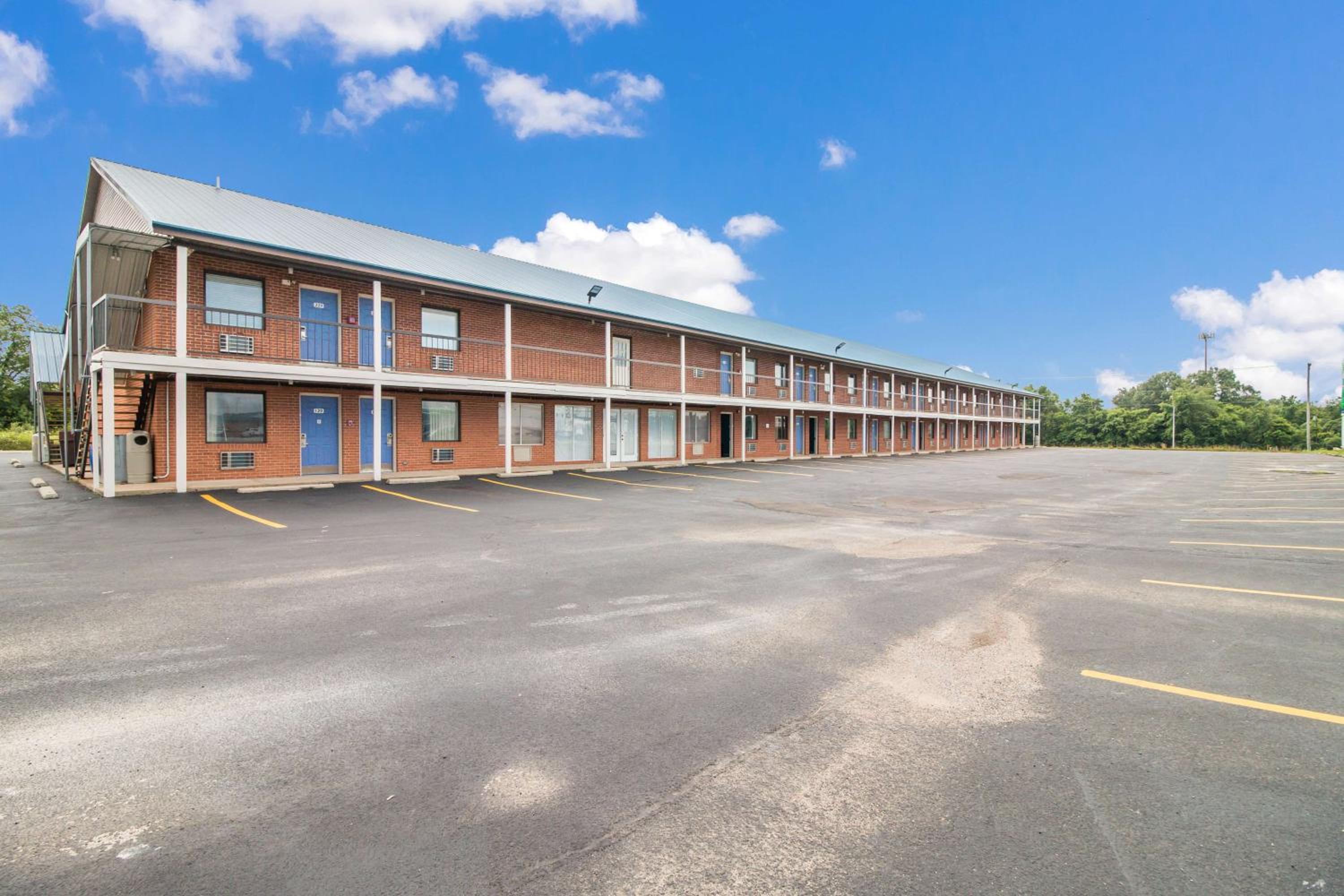 Hotel Motel 6-Metropolis, IL - Image 1