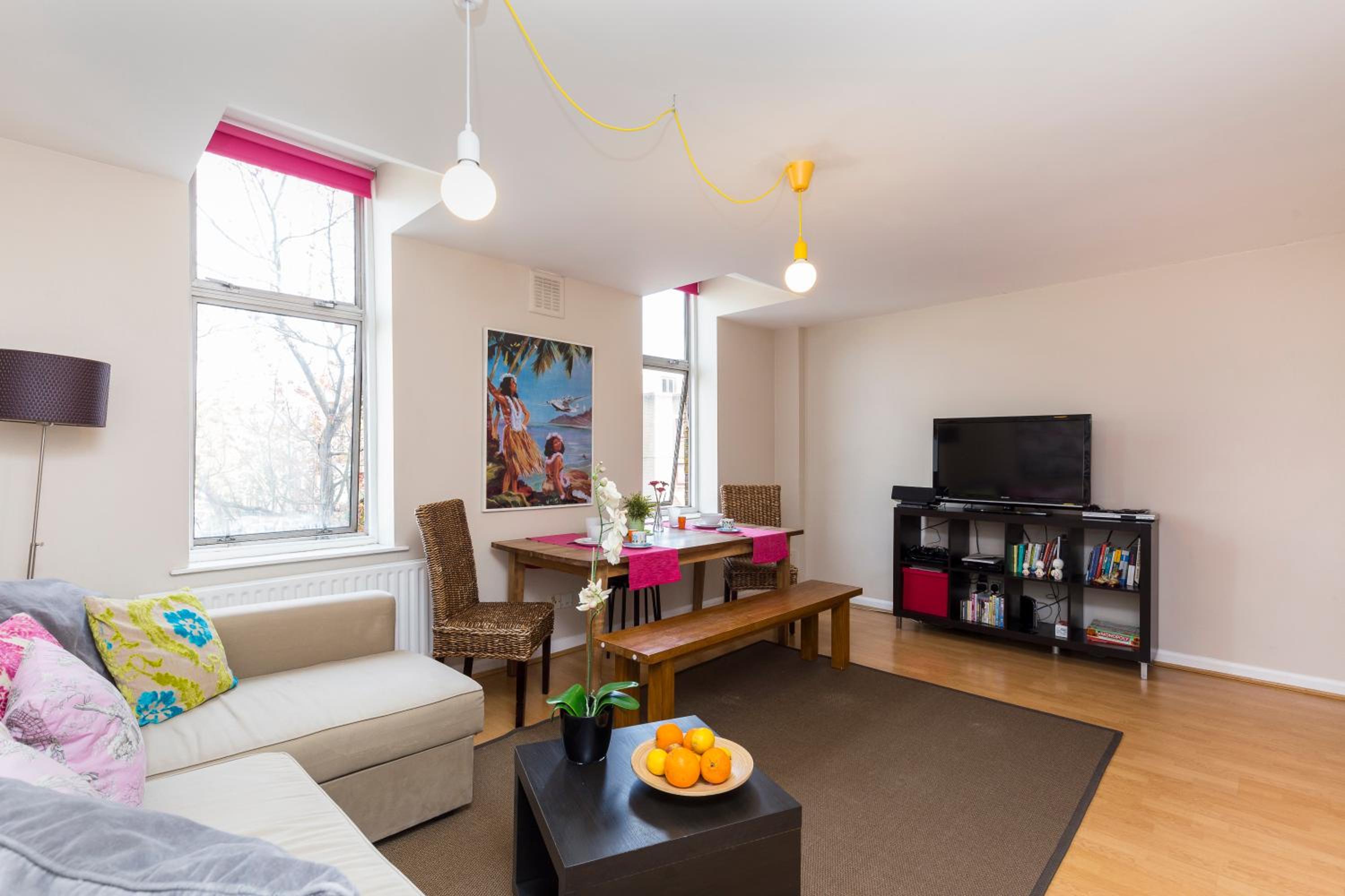 Modernised Apartments 1 and 2 Bedrooms Option Terrace and Balcony High Street